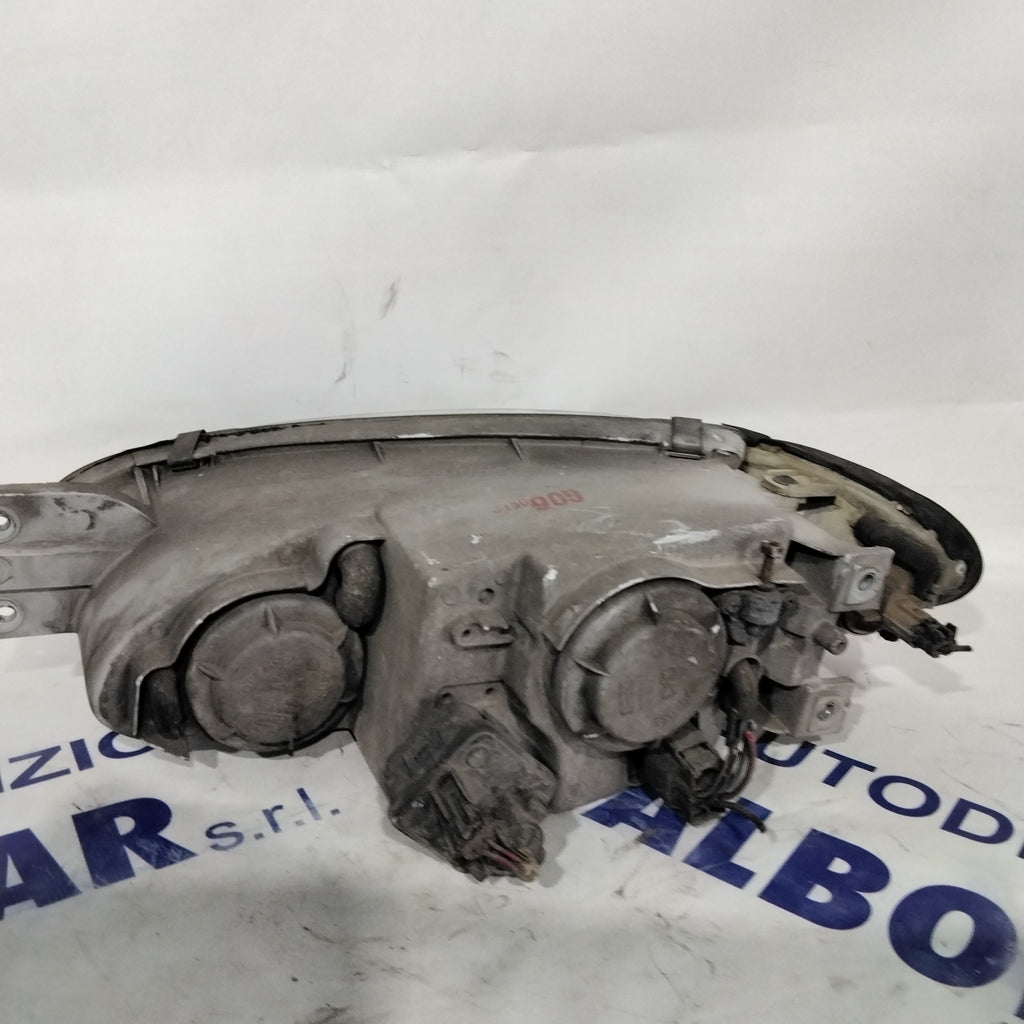 Right Hyundai Coupe headlight year 1998 code: 1010495 (sf8p4)