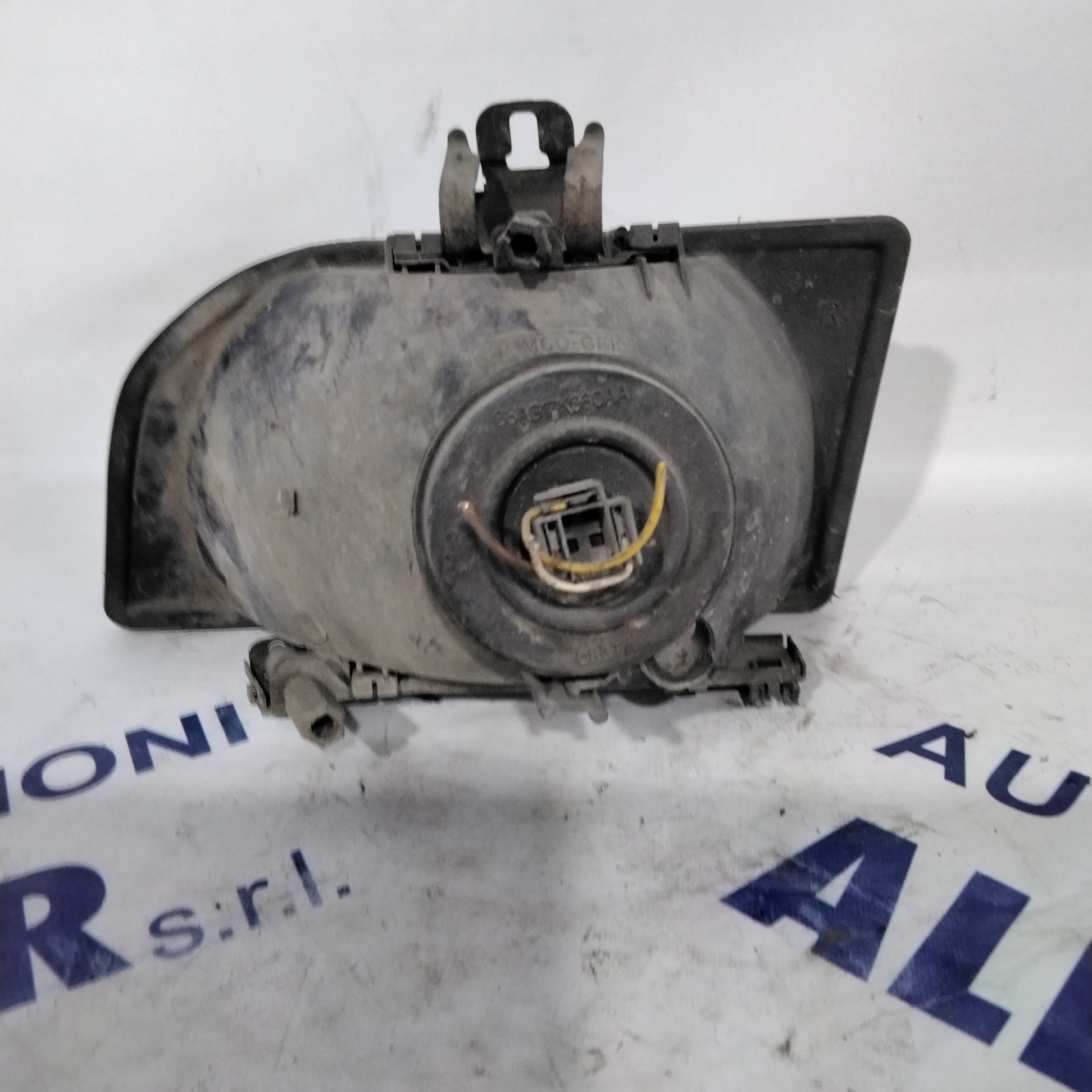 Right headlamp Ford Fiesta year 1996 code: 0220073 (sf8p3)