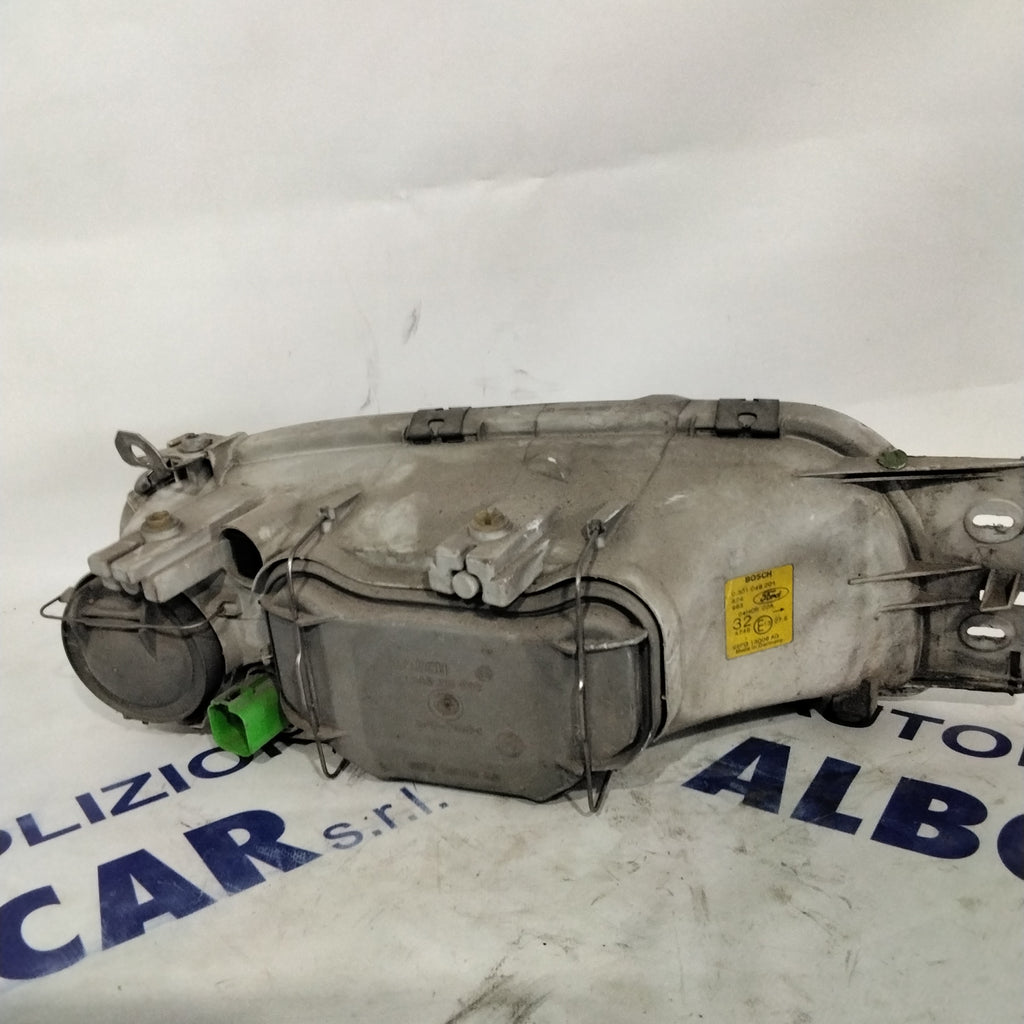 Left headlamp Ford Fiesta year 2000 code: 0301049201 (sf8p3)