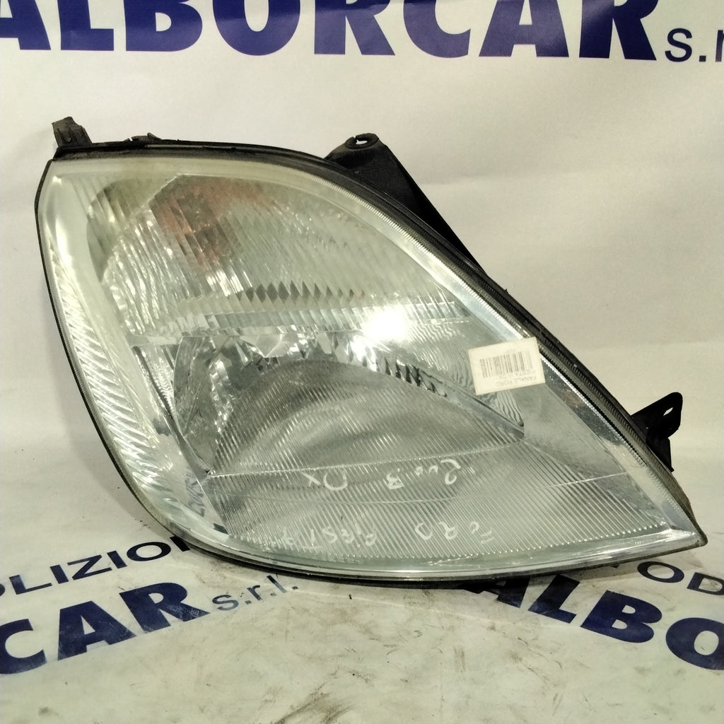 Faro fanale ford fiesta destro  anno 2004 codice: 0374D (sf8p3)
