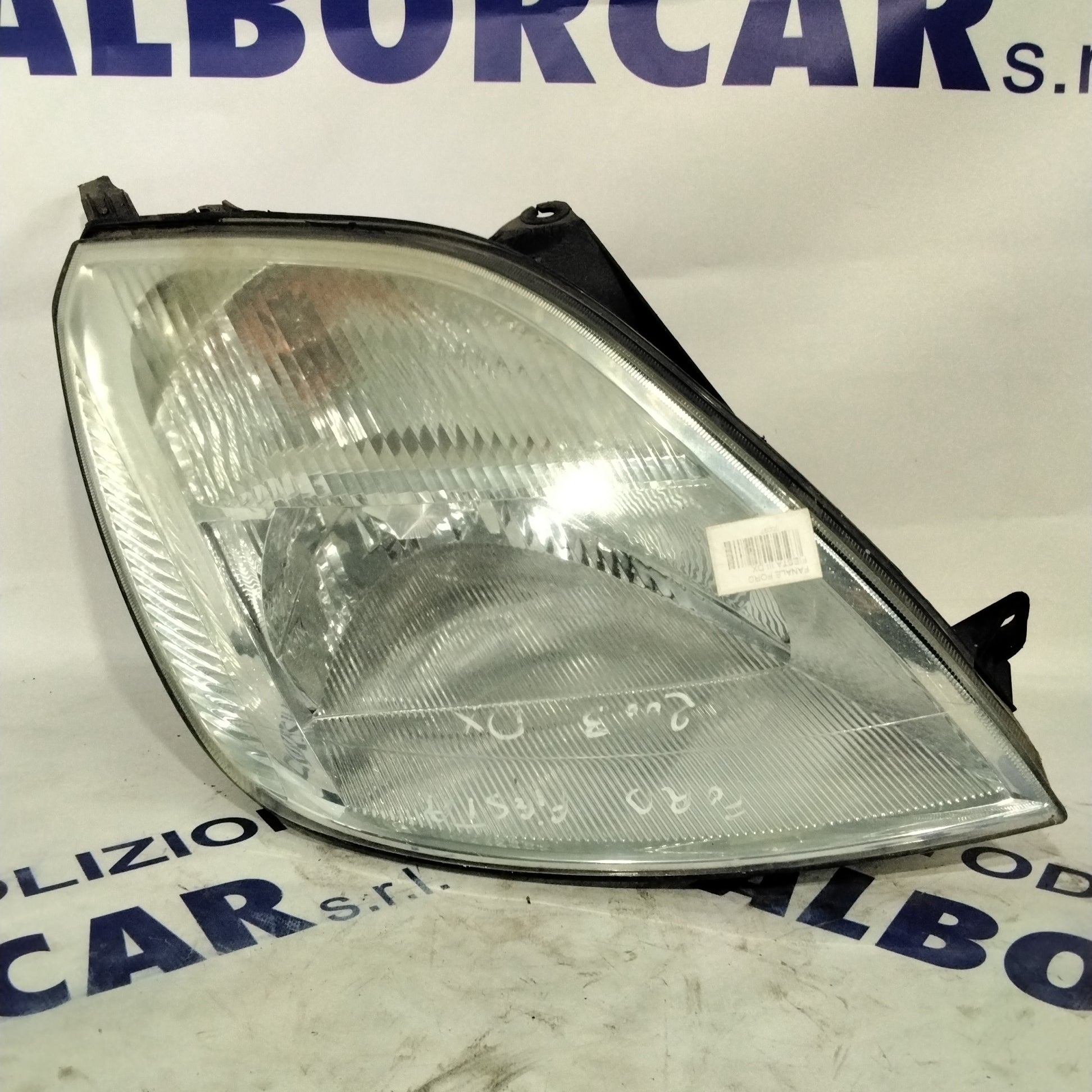 Faro fanale ford fiesta destro  anno 2004 codice: 0374D (sf8p3)