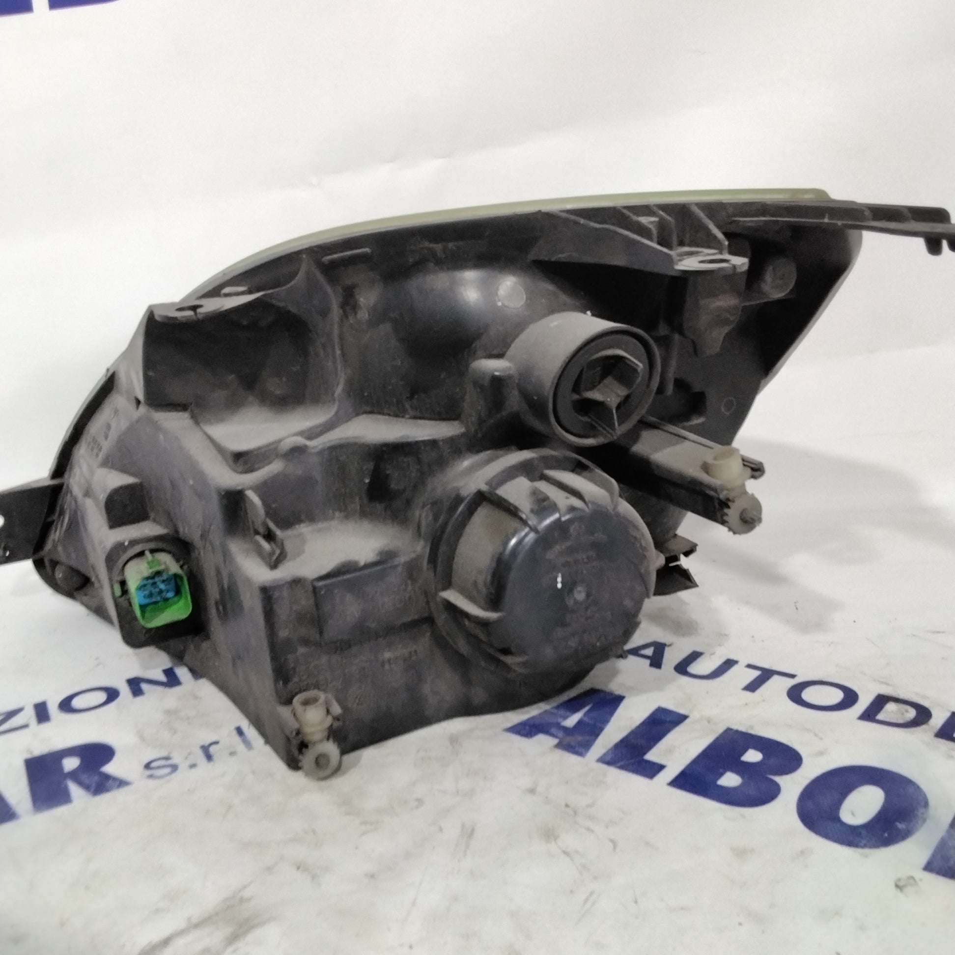 Faro fanale ford fiesta destro  anno 2004 codice: 0374D (sf8p3)