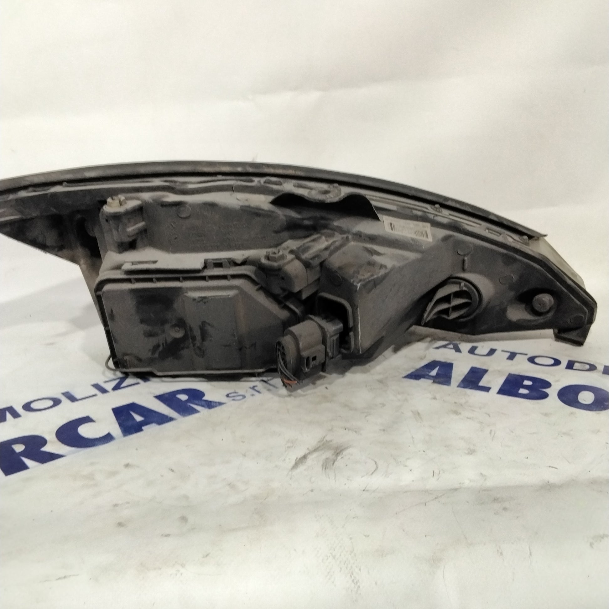 Ford Focus left headlight, year 2001, code: 0374D (sf8p3)