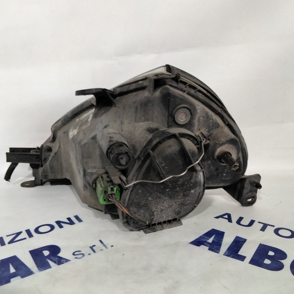 Ford Ka right headlamp year 2000 code: 67724920 (sf8p3)