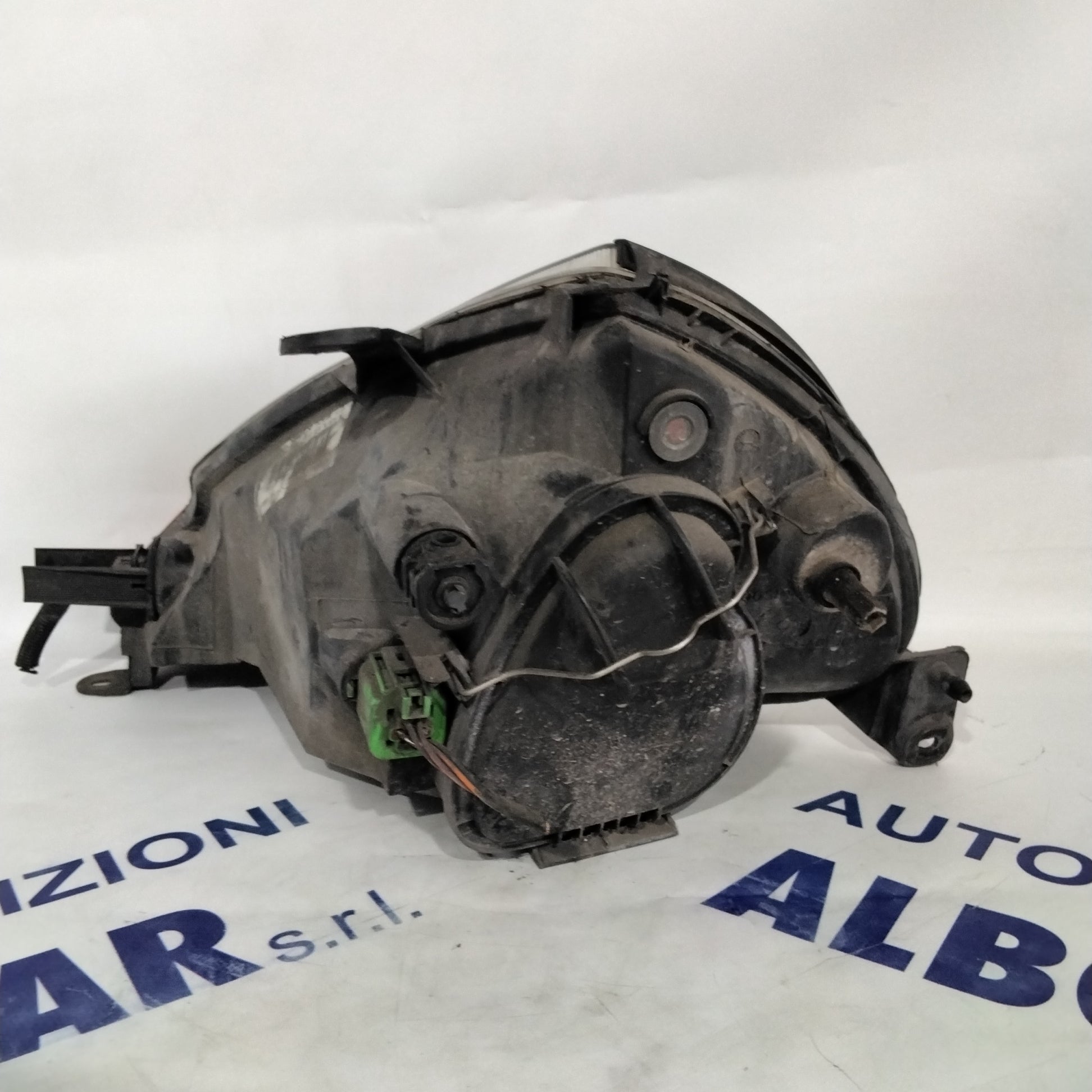 Ford Ka right headlamp year 2000 code: 67724920 (sf8p3)