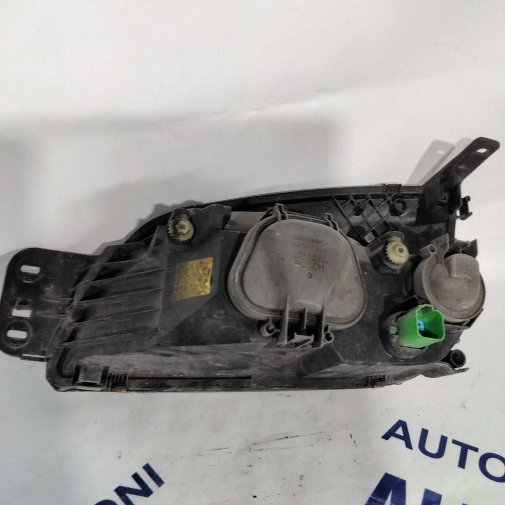 Ford Fiesta right headlamp year 2002 code: 0301178008 (sf8p3)