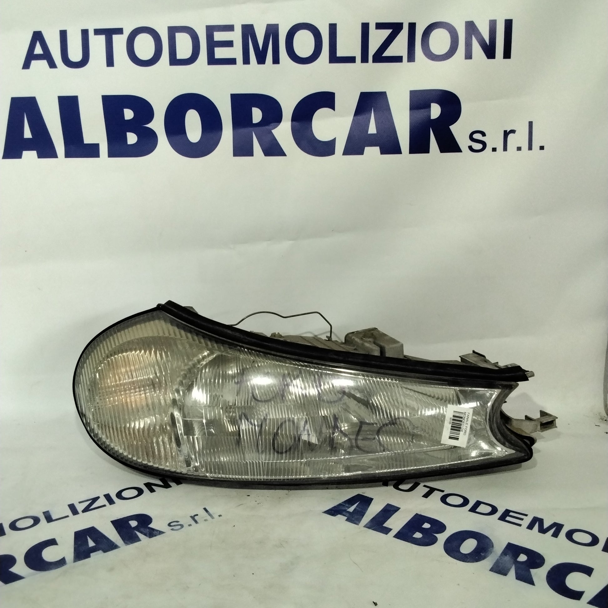 Ford Mondeo right headlight year 2000 code: 0301098202 (sf8p3)