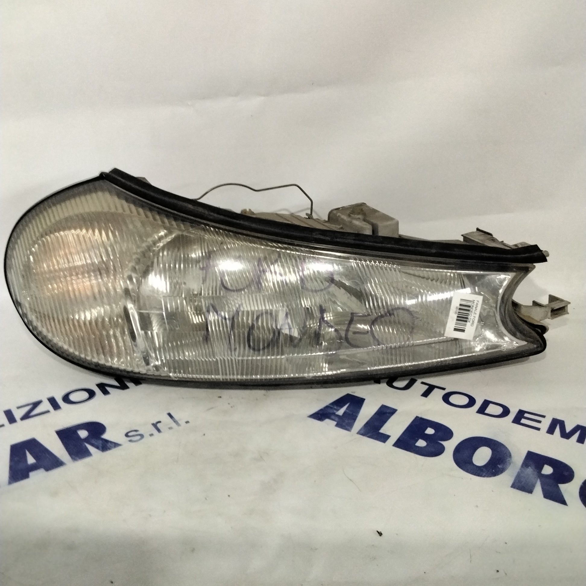 Ford Mondeo right headlight year 2000 code: 0301098202 (sf8p3)