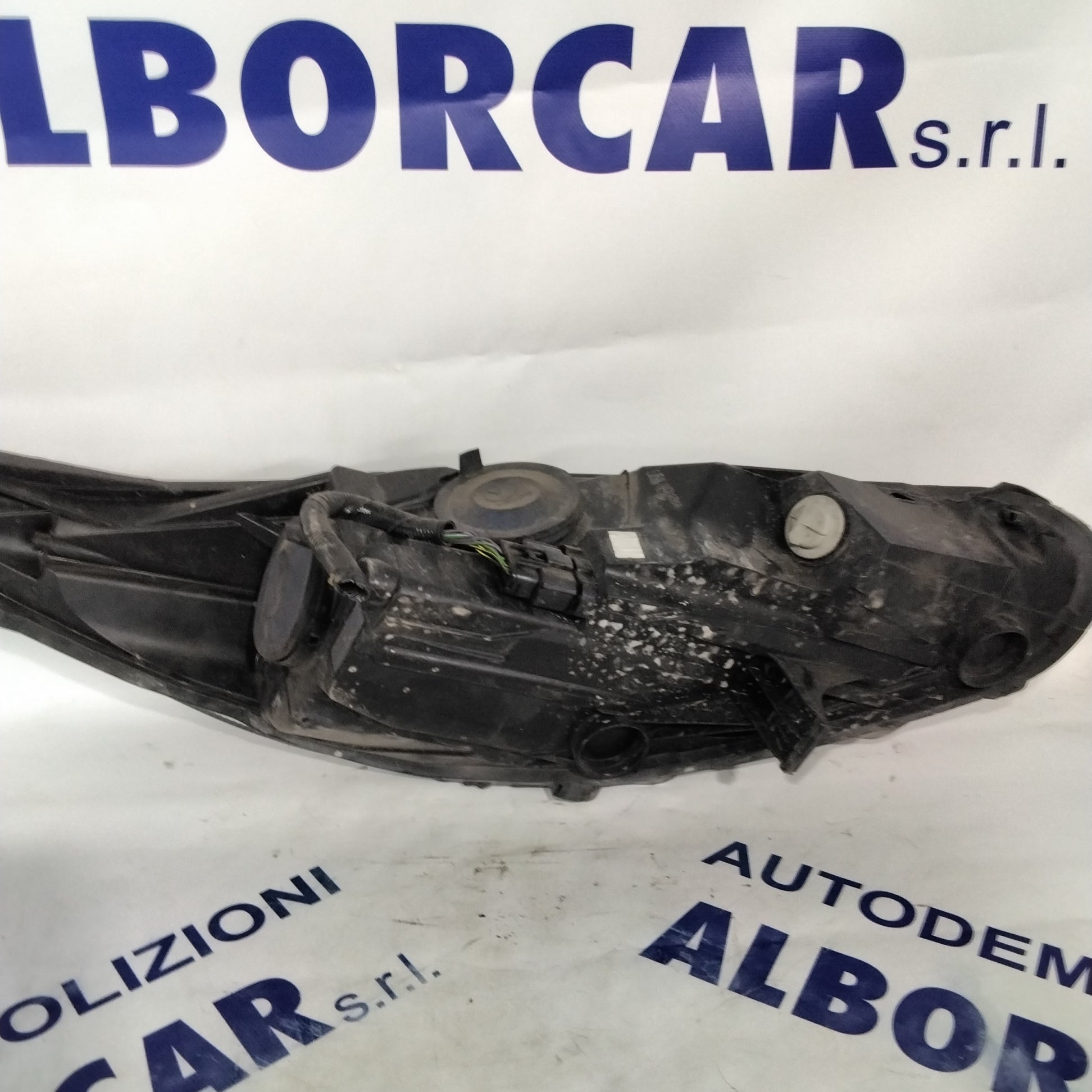 Right headlight Ford Fiesta year 2014 code: C1BB13W030 (sf8p3)