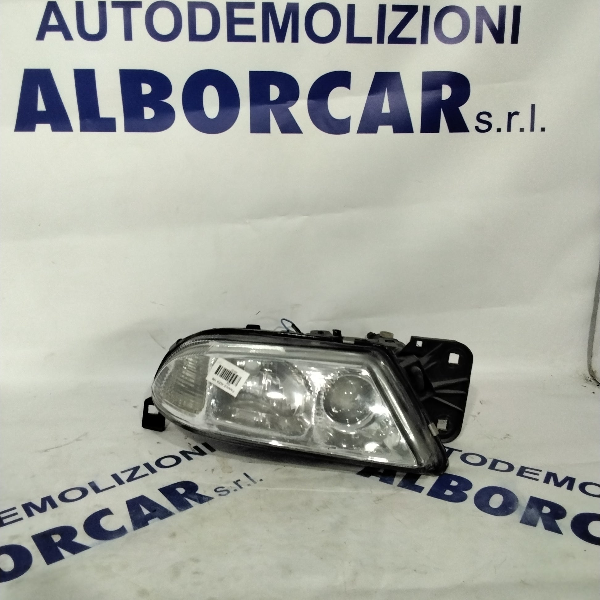 Alfa Romeo 166 right headlight year 2003 code: 086671112R (sf8p5)