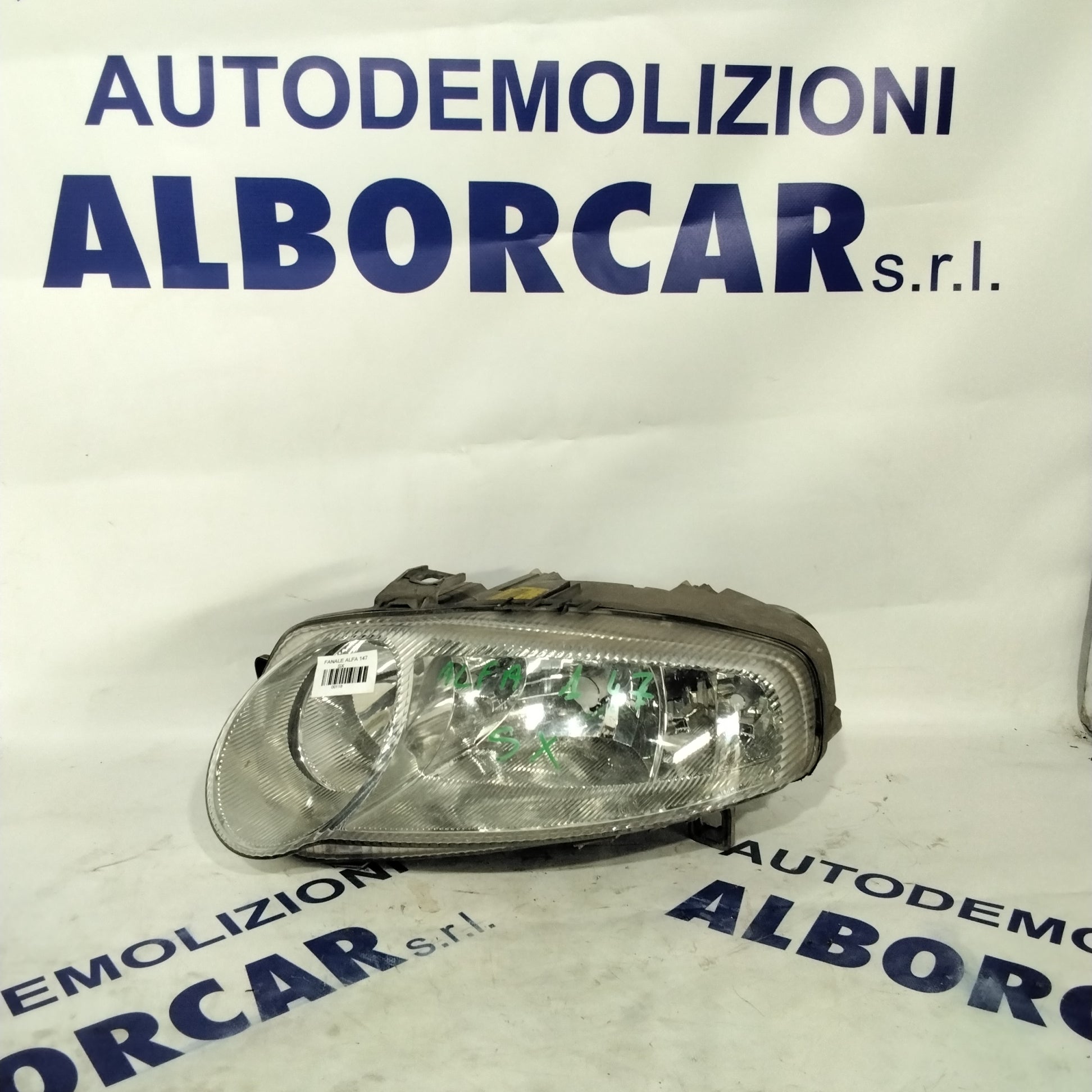 Alfa Romeo 147 left headlamp, year 2004, part number: 465565640 (sf8p5)