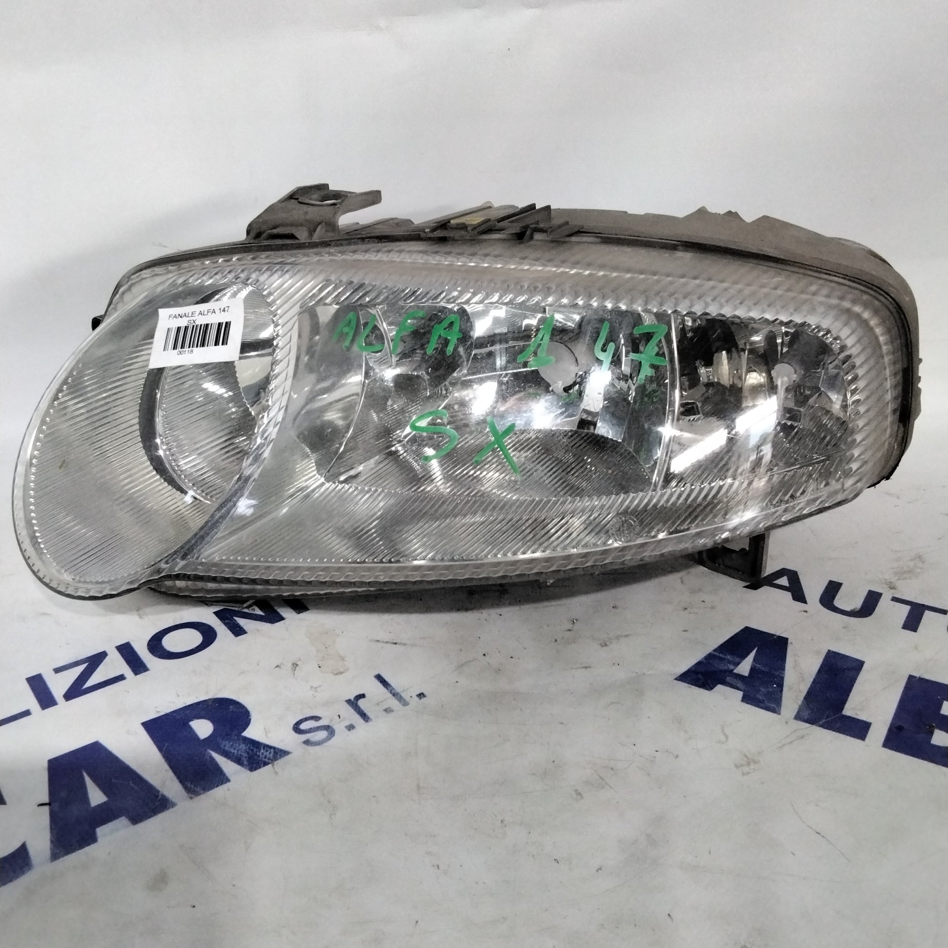 Alfa Romeo 147 left headlamp, year 2004, part number: 465565640 (sf8p5)