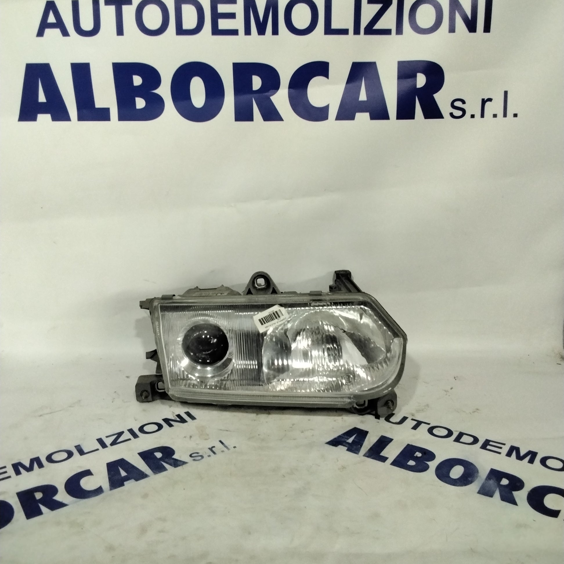 Alfa Romeo 145 right headlight 1998 code: 60587937 (sf8p5)
