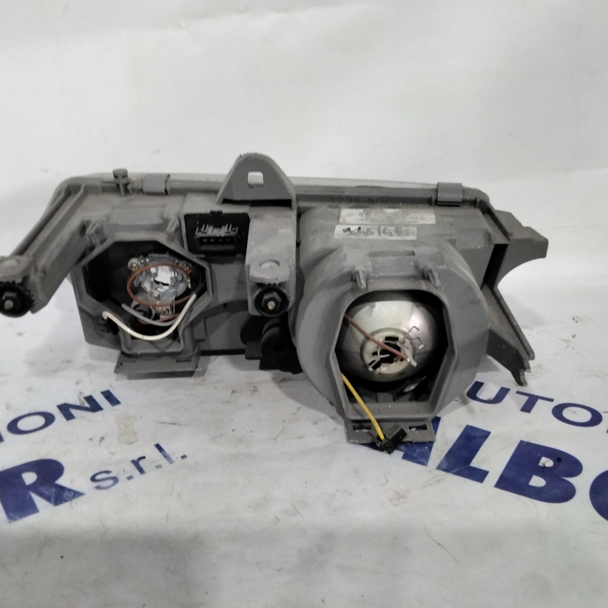 Alfa Romeo 145 right headlight 1998 code: 60587937 (sf8p5)