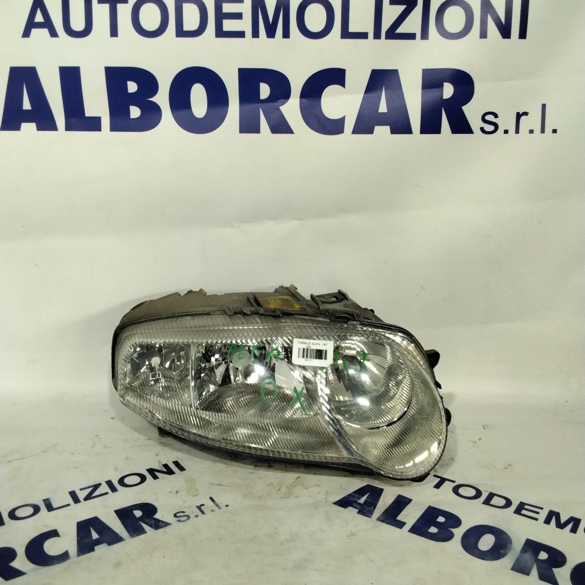 Alfa Romeo 147 right headlight, year 2004, code: 465565640 (sf8p5)