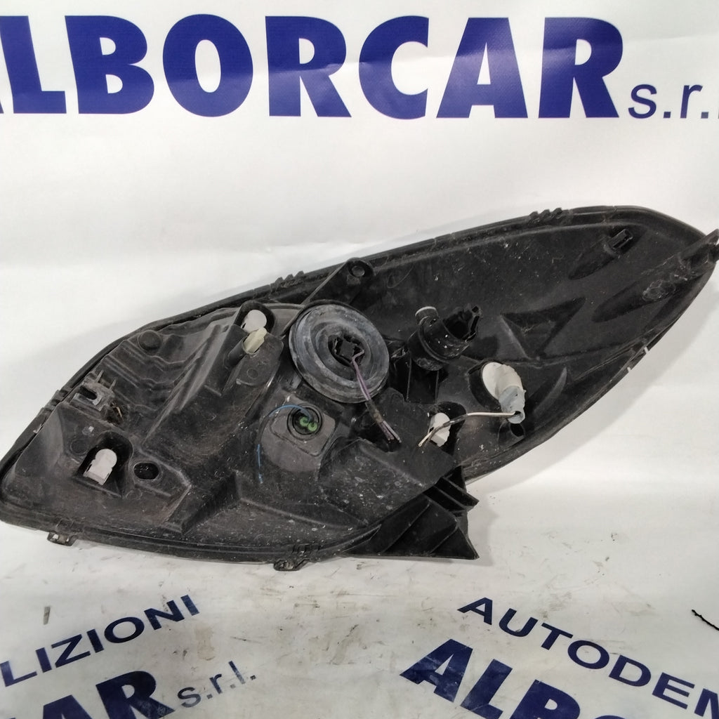 Headlight Dacia Sandero right year 2007 (sf8p5)