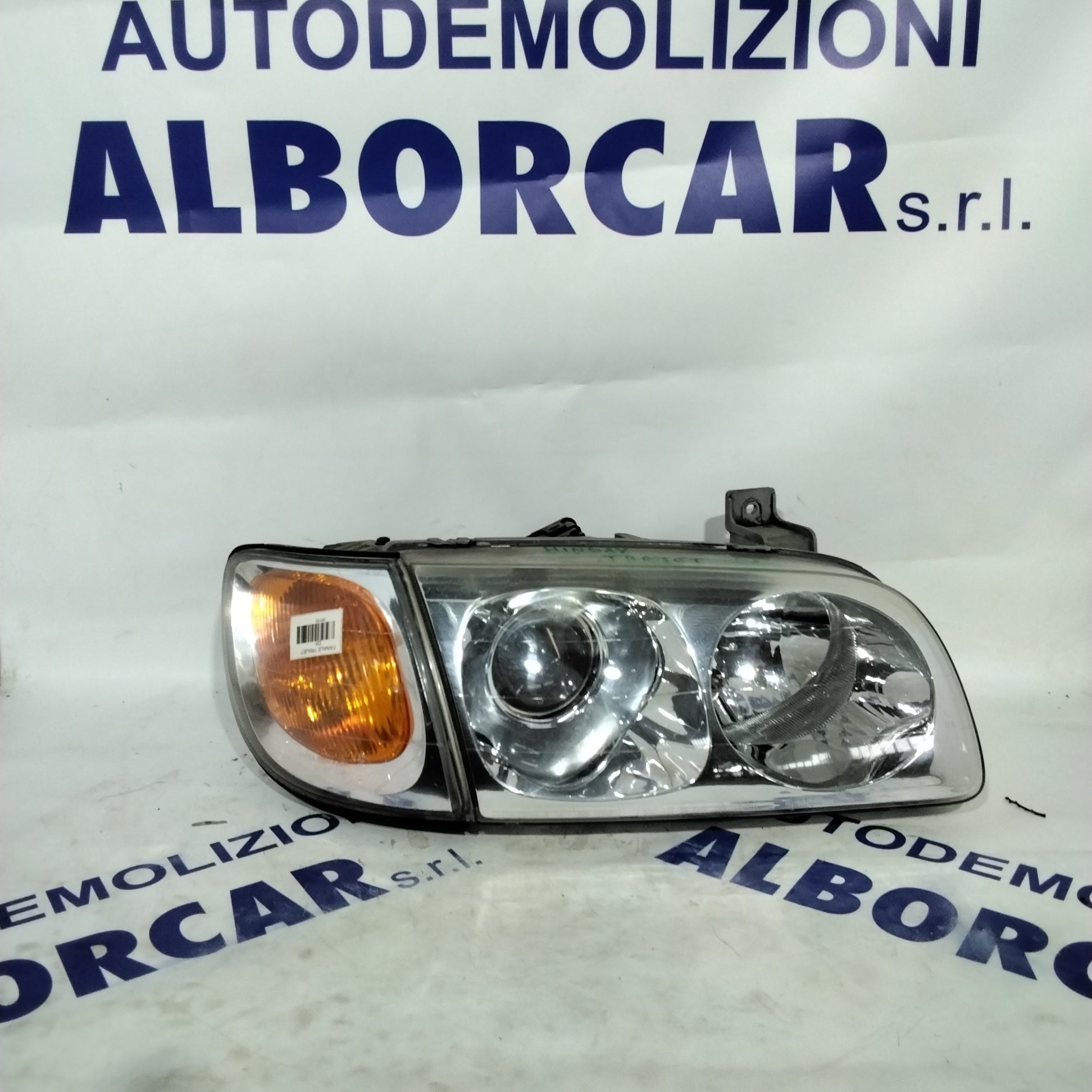 Right headlight Hyundai Trajet year 2002 code: 923023A0 (sf8p5)