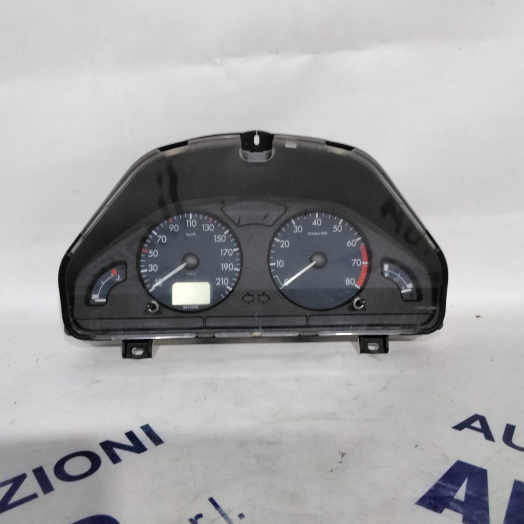 Quadro strumenti contachilometri  citroen saxo anno 1999 codice :9626196880