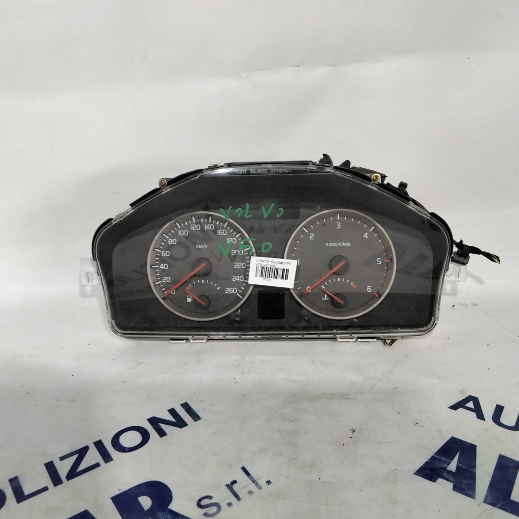 instrument cluster/odometer volvo v50 year 2002 code: 8697035 (sf7p2)