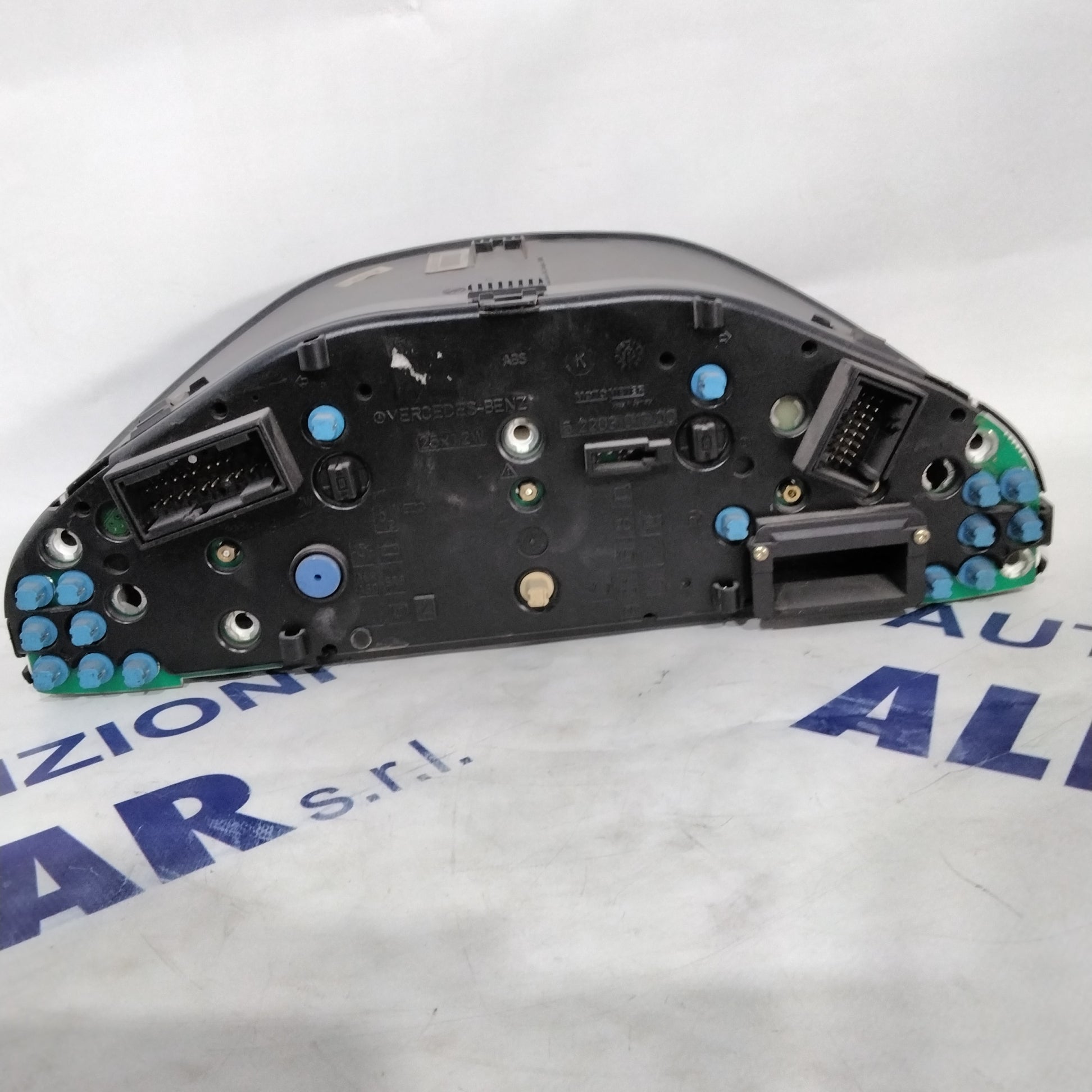 instrument cluster/speedometer/gauge Mercedes C220 year 1998 code: 5220301300 (sf7p2)