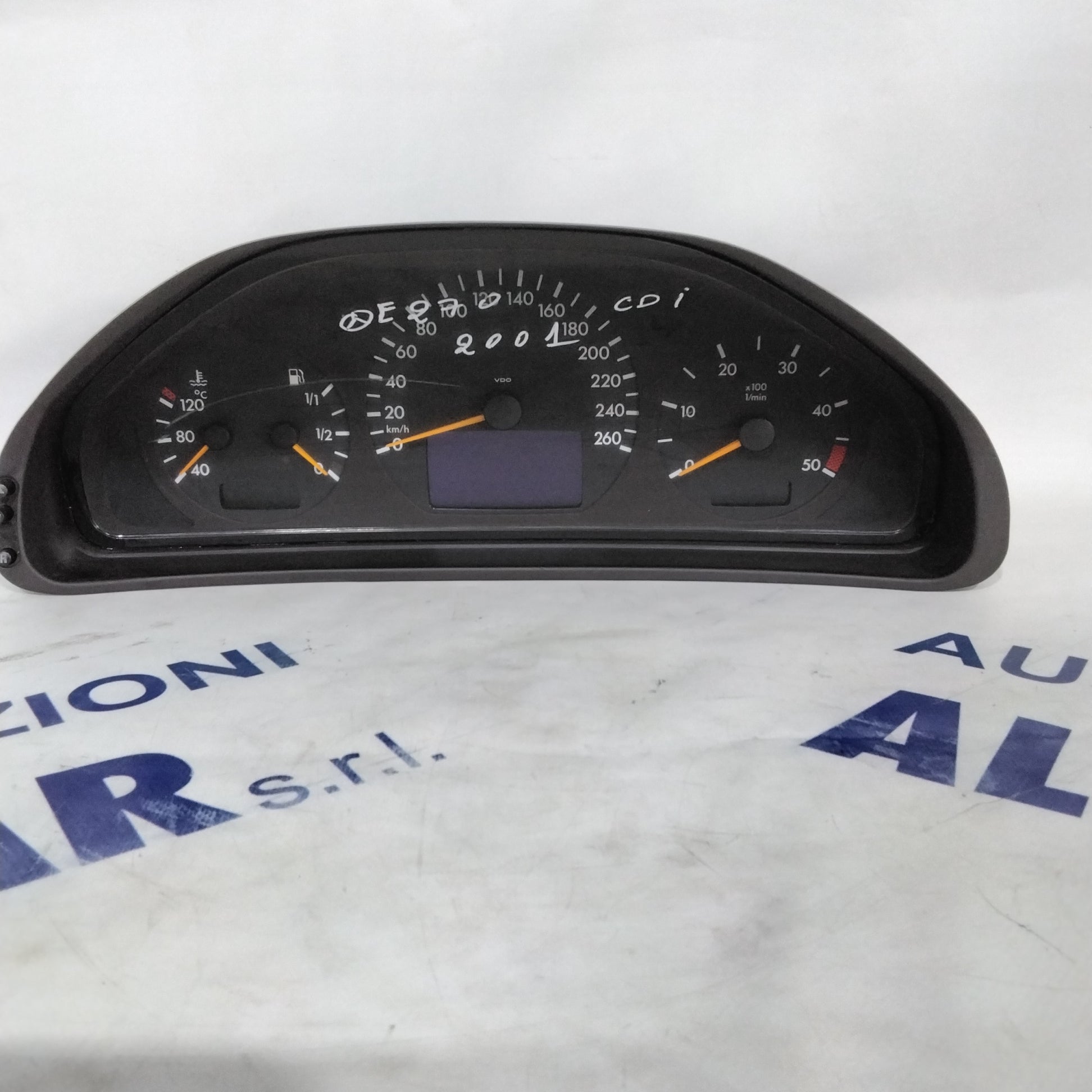 instrument cluster/speedometer/gauge Mercedes E270 year 2001 code: 87001357 (sf7p2)