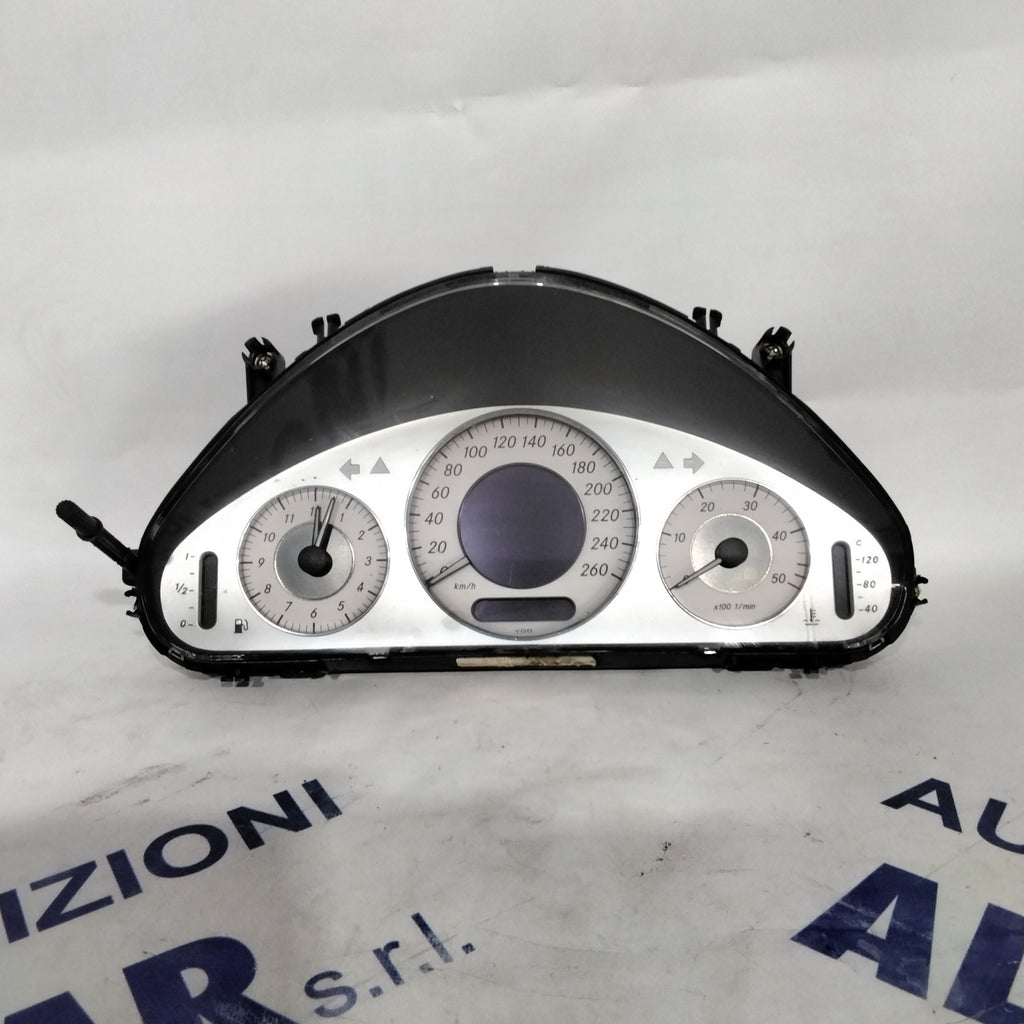 Instrument cluster/odometer/gauge for Mercedes E270 year 2003 code: 88311321(sf7p2)
