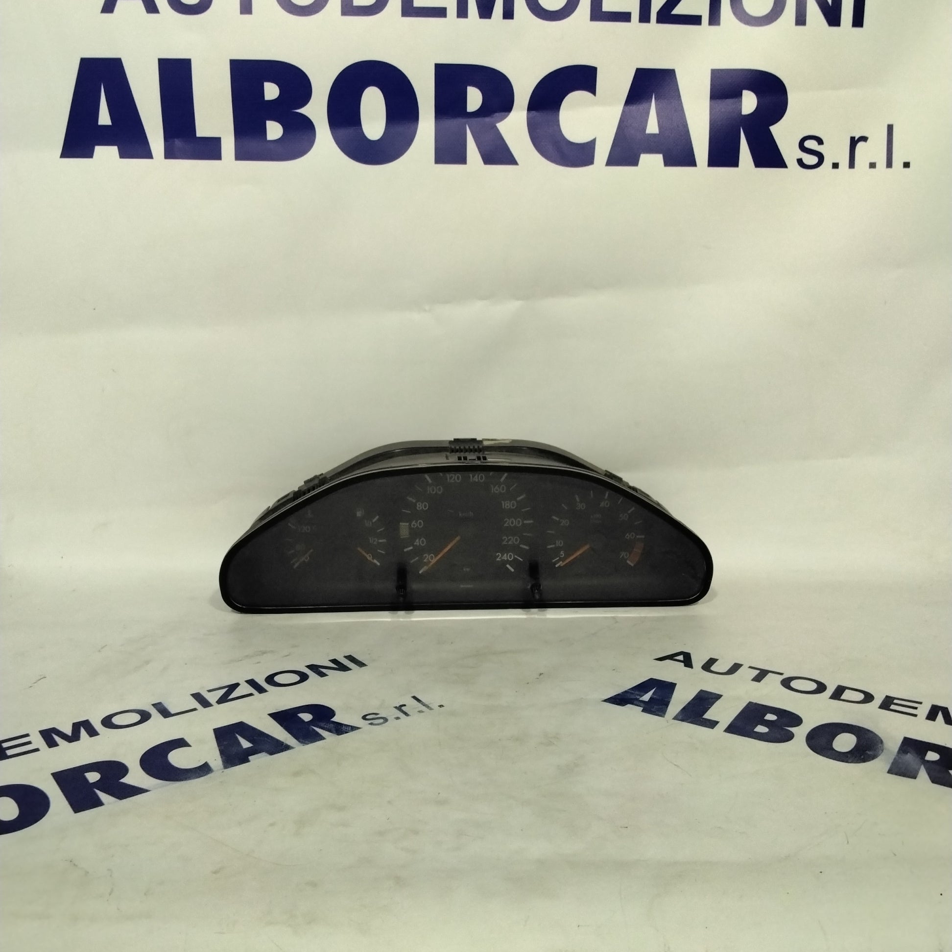 instrument cluster/speedometer/gauge Mercedes C220 year 1997 part number: 5411004900 (sf7p2)