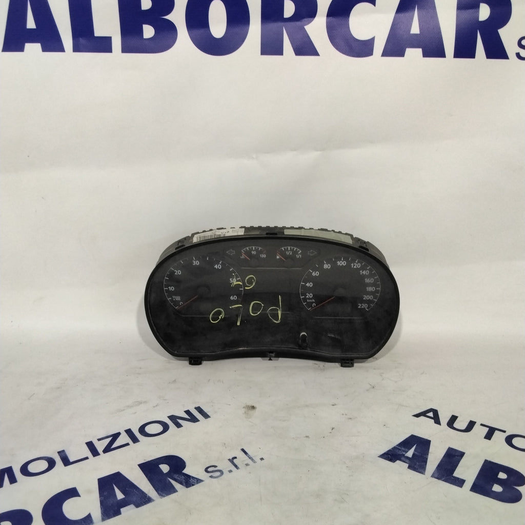 dashboard/speedometer Volkswagen Polo year 2001 code: 6Q0920800P (sf7p2)