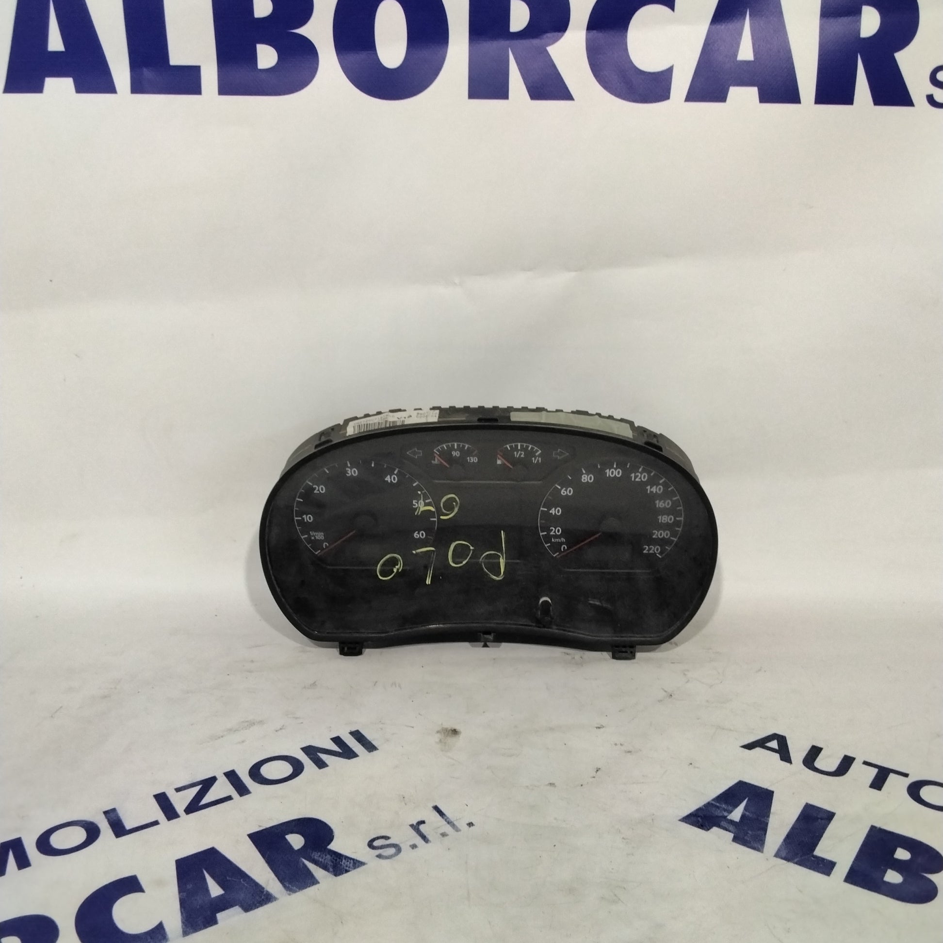 dashboard/speedometer Volkswagen Polo year 2001 code: 6Q0920800P (sf7p2)
