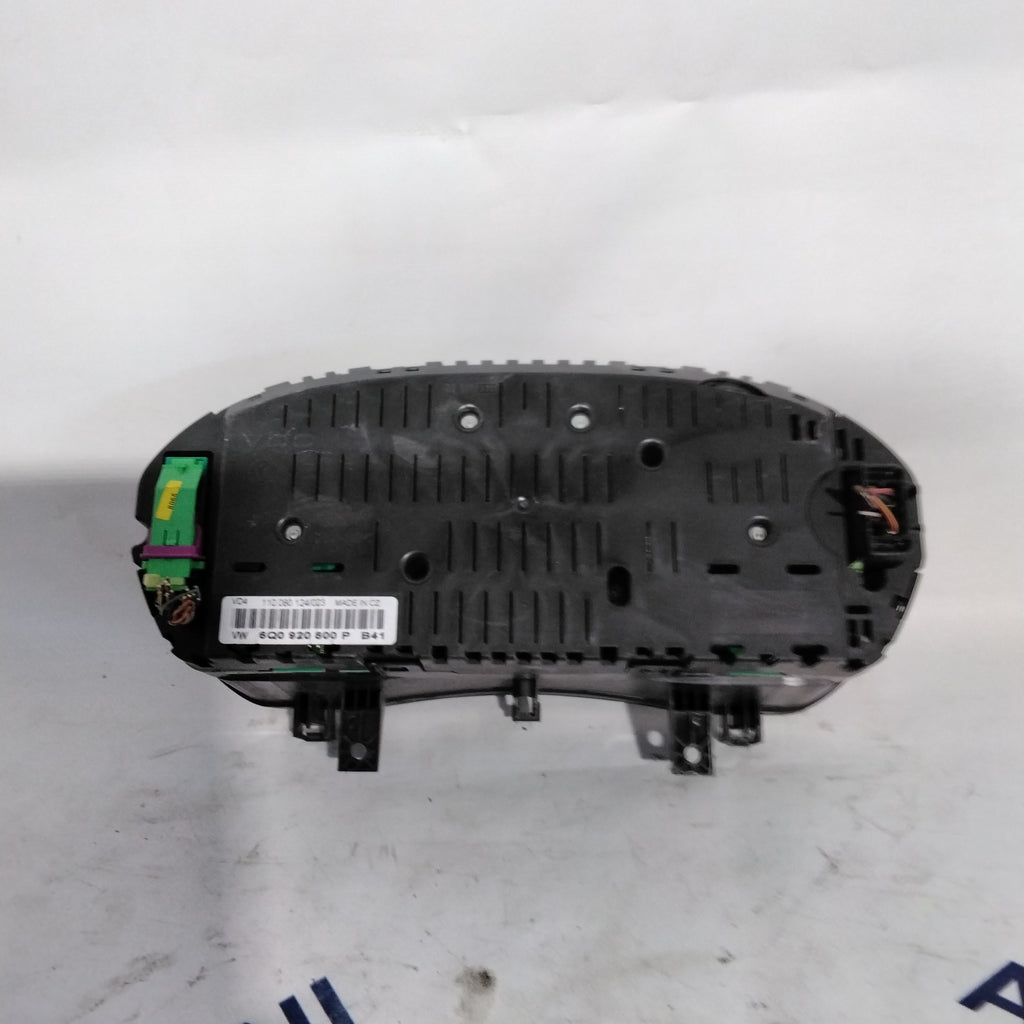 dashboard/speedometer Volkswagen Polo year 2001 code: 6Q0920800P (sf7p2)