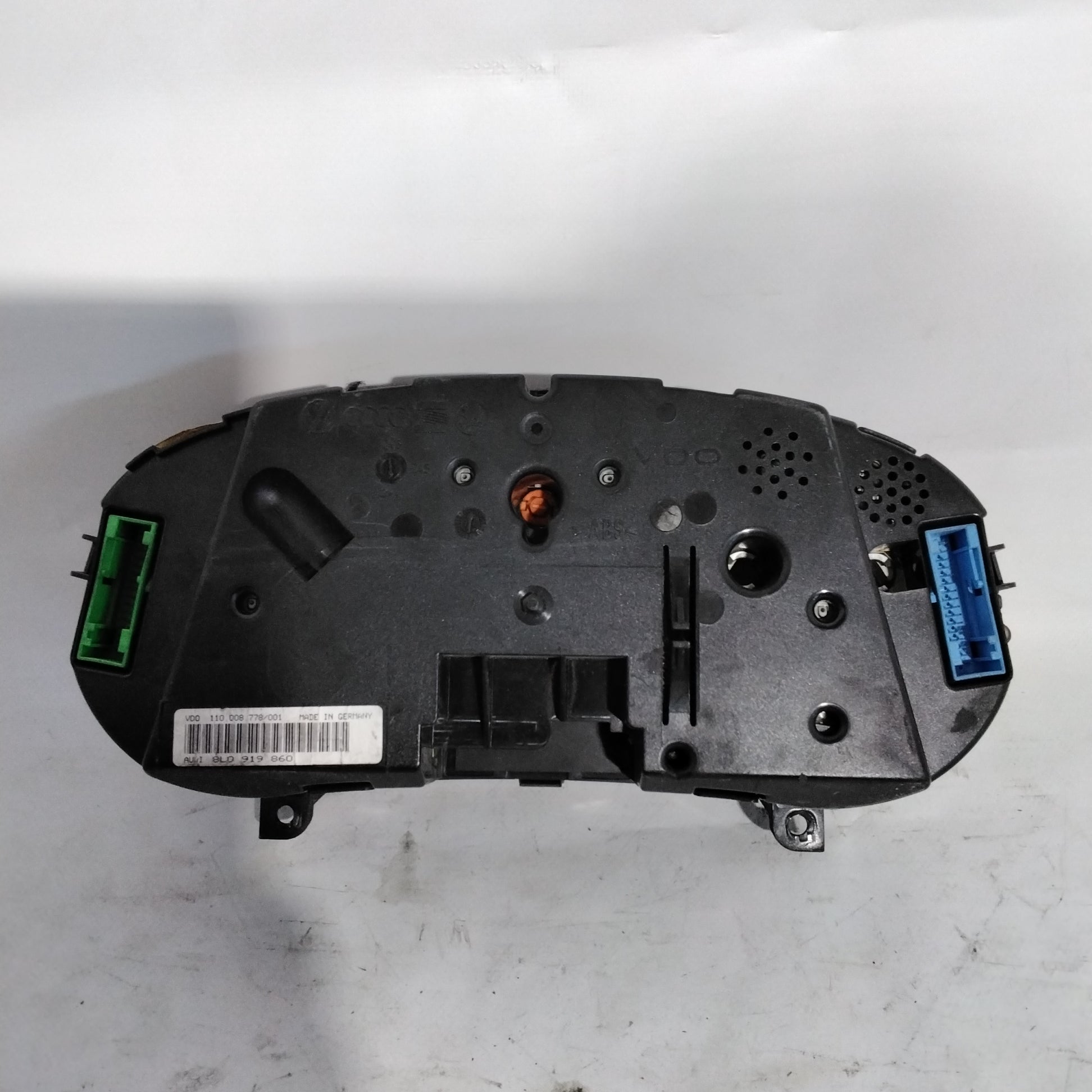Audi A3 dashboard instrument cluster year 2000 code: 110008778 (sf7p1)