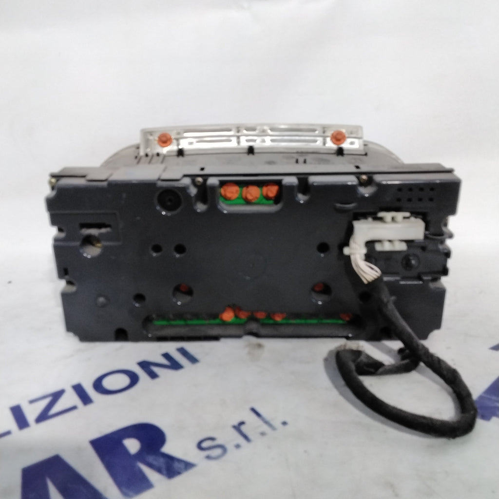instrument cluster/odometer Volkswagen Golf 3 year 1996 code: 88311188 (sf7p2)