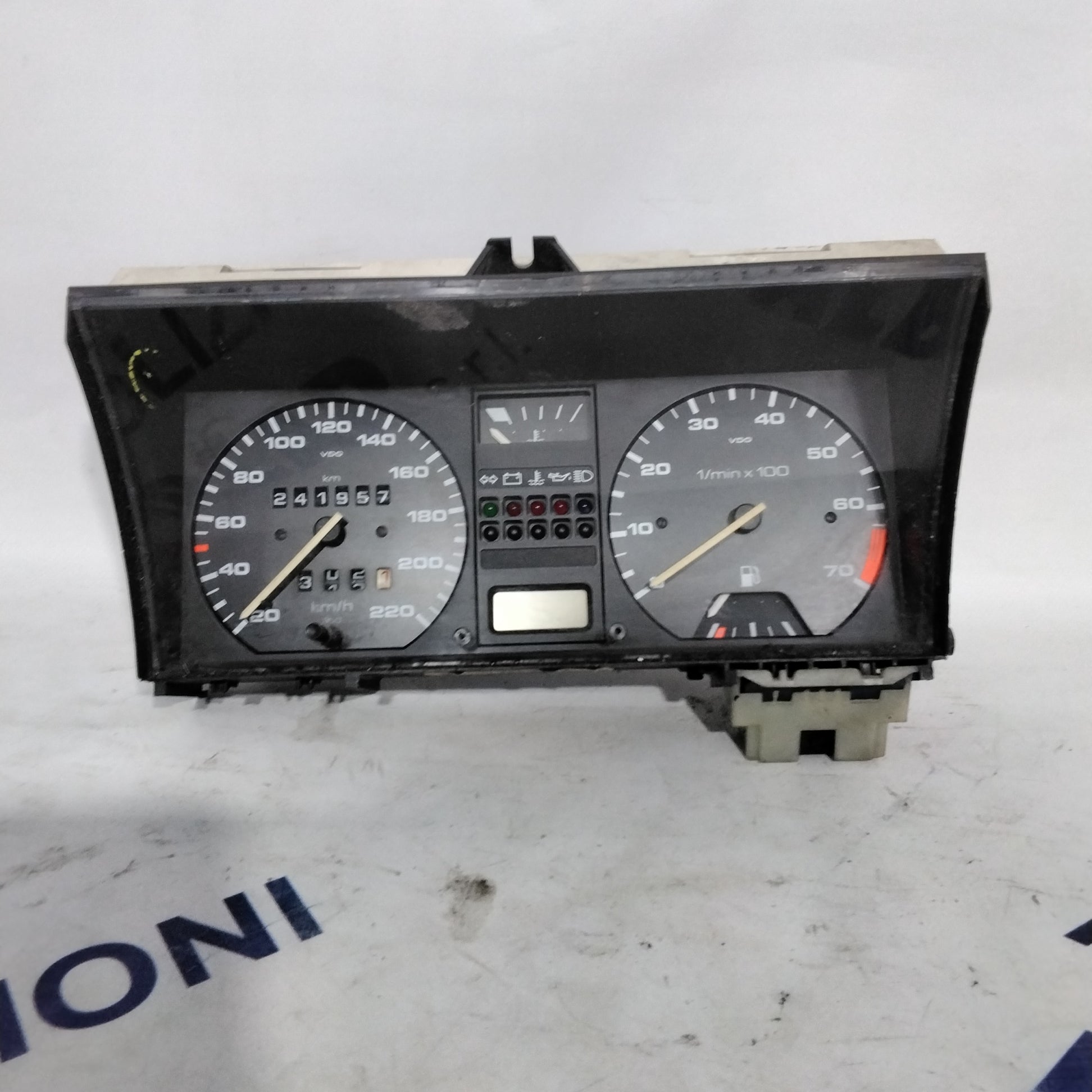 instrument cluster/odometer Volkswagen Golf 2 year 1992 code: 88280045 (sf7p2)