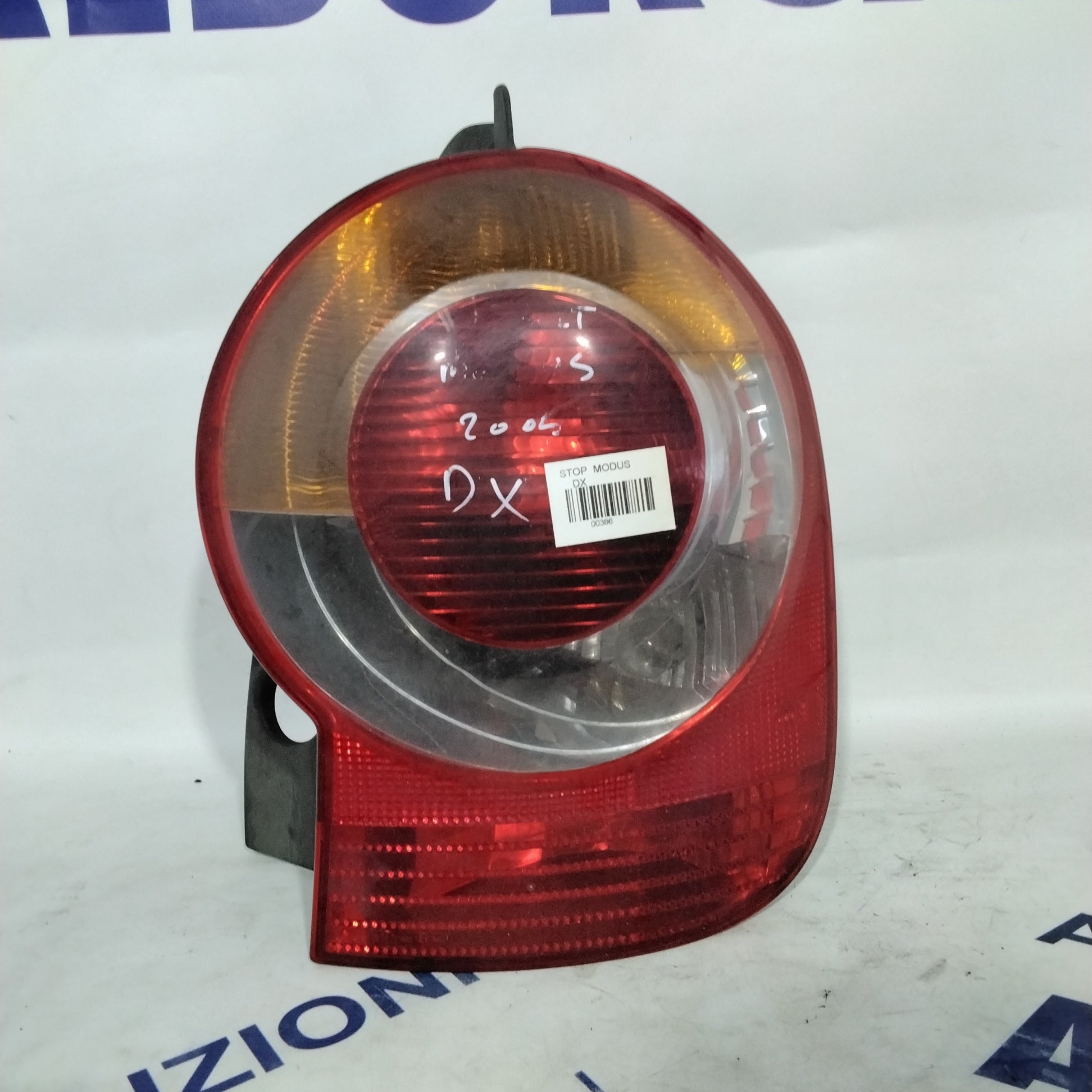 Renault Modus right tail light year 2006 code: 8200538785 (sf9p1)