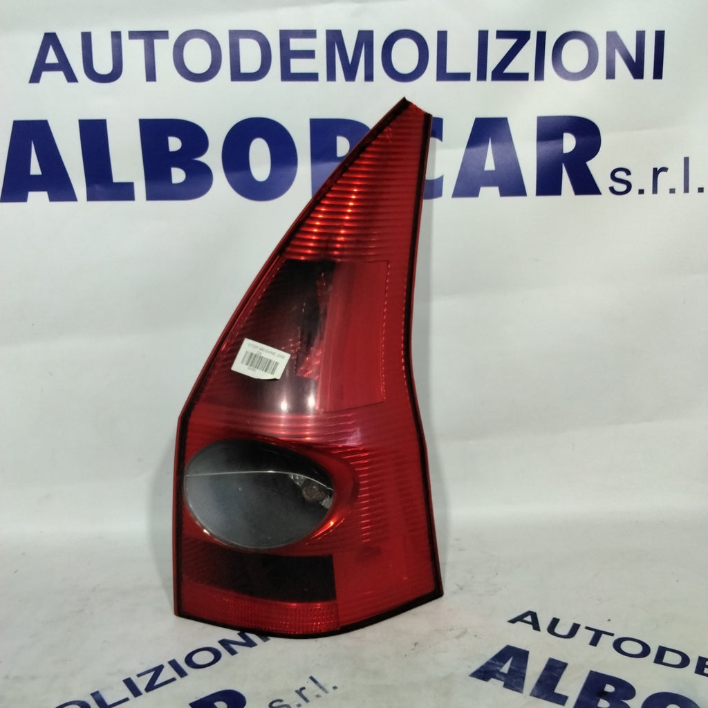 Renault Megane stop light right 2006 code: 82002683 (sf9p1)