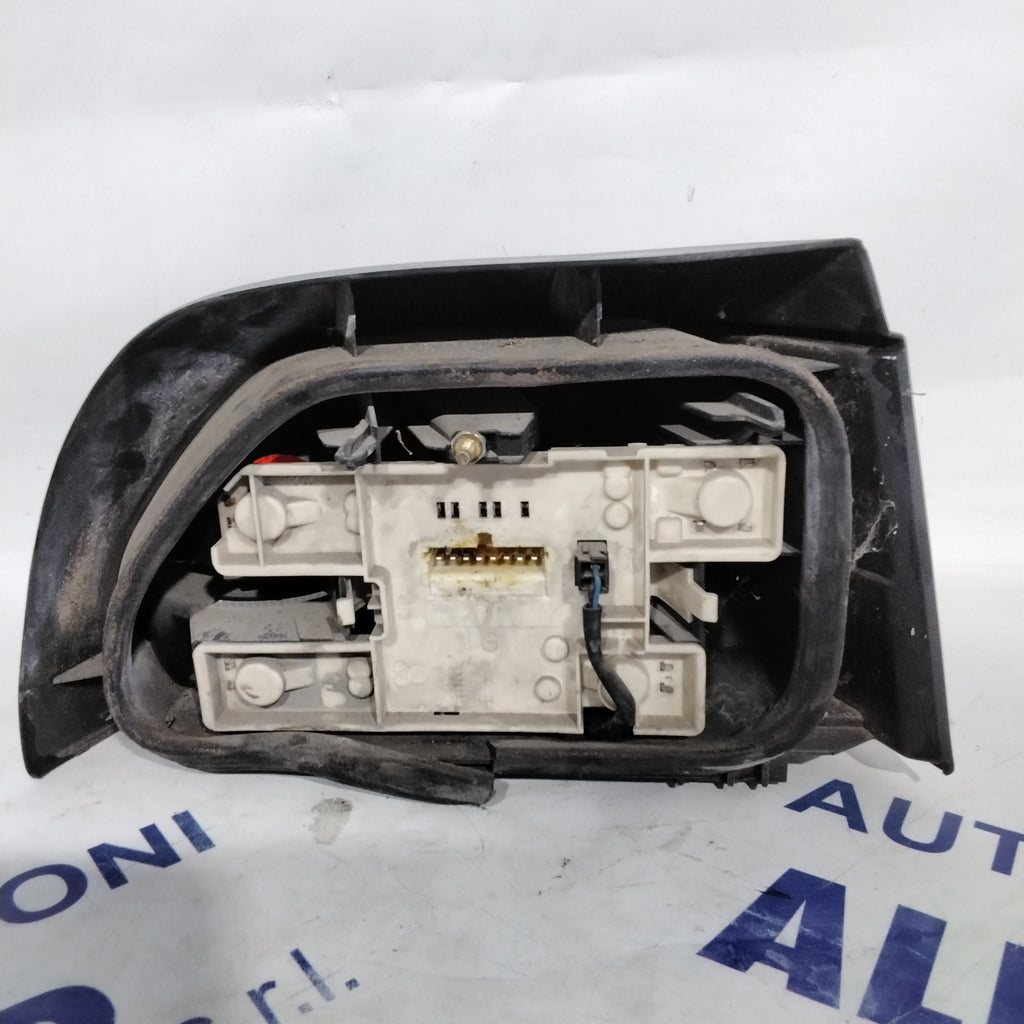 Renault Clio left tail light year 1995 code: 7700796117 (sf9p1)