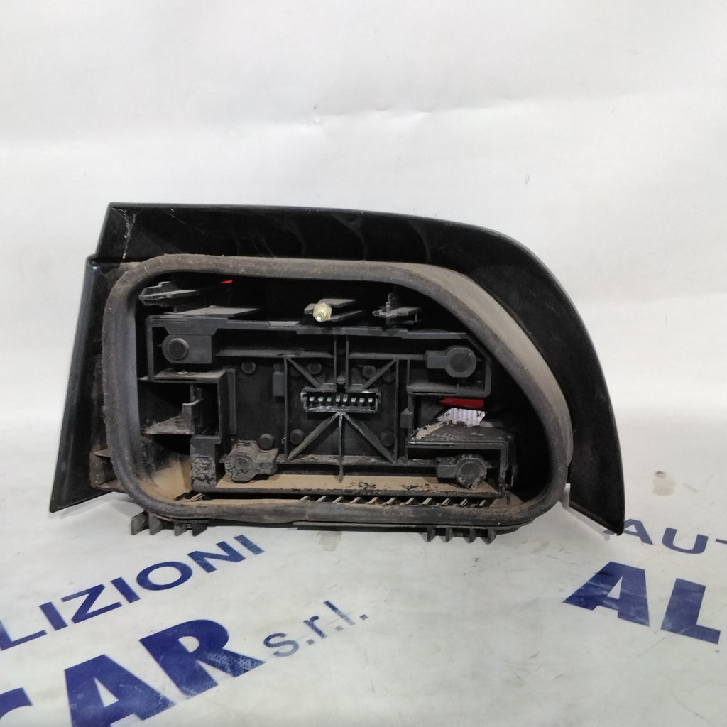 Renault Clio stop light right year 1995 code: 7700796118 (sf9p1)