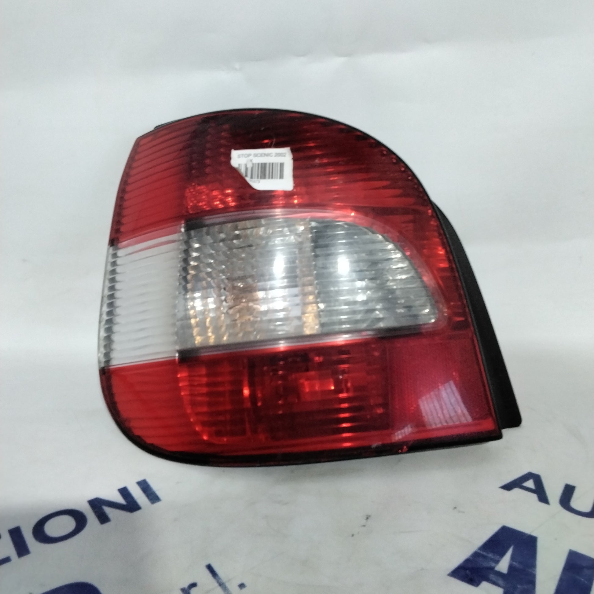 Renault Scenic left brake light year 2001 code: 7700428054(sf9p1)
