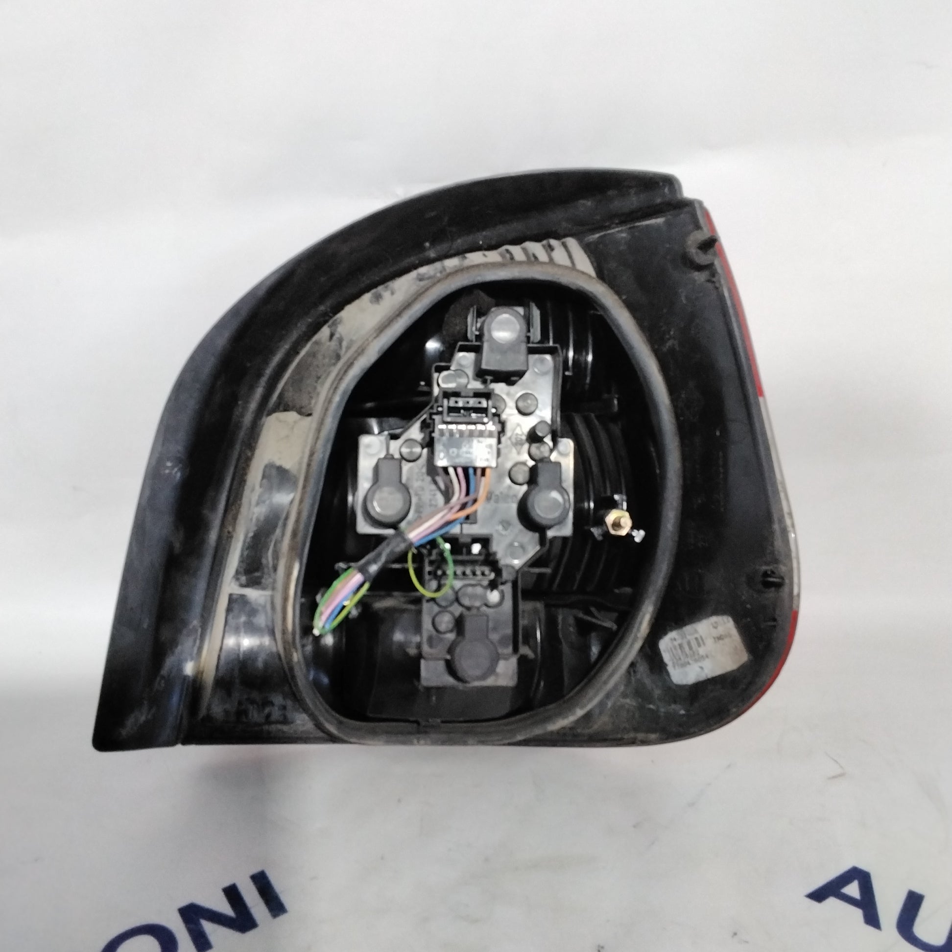 Renault Scenic left brake light year 2001 code: 7700428054(sf9p1)