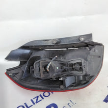 Carica l&#39;immagine nel visualizzatore di Gallery, Fanale stop renault scenic destro anno 2006 codice :8200474327 (sf9p1)
