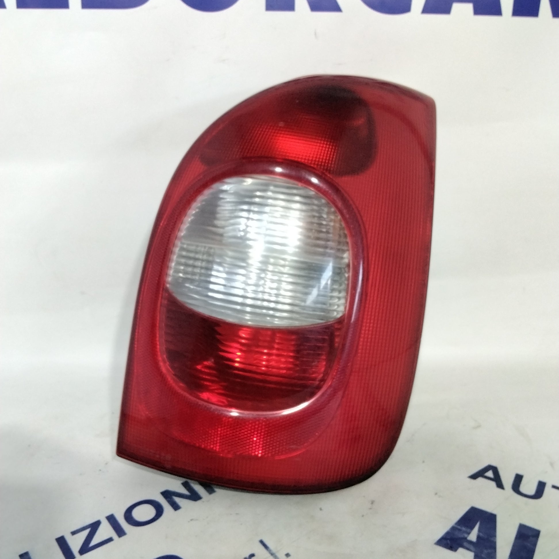 right stop light Citroen Xsara year 2000 code 89300241