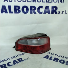 Carica l&#39;immagine nel visualizzatore di Gallery, fanale stop destro citroen saxo  anno 1998
