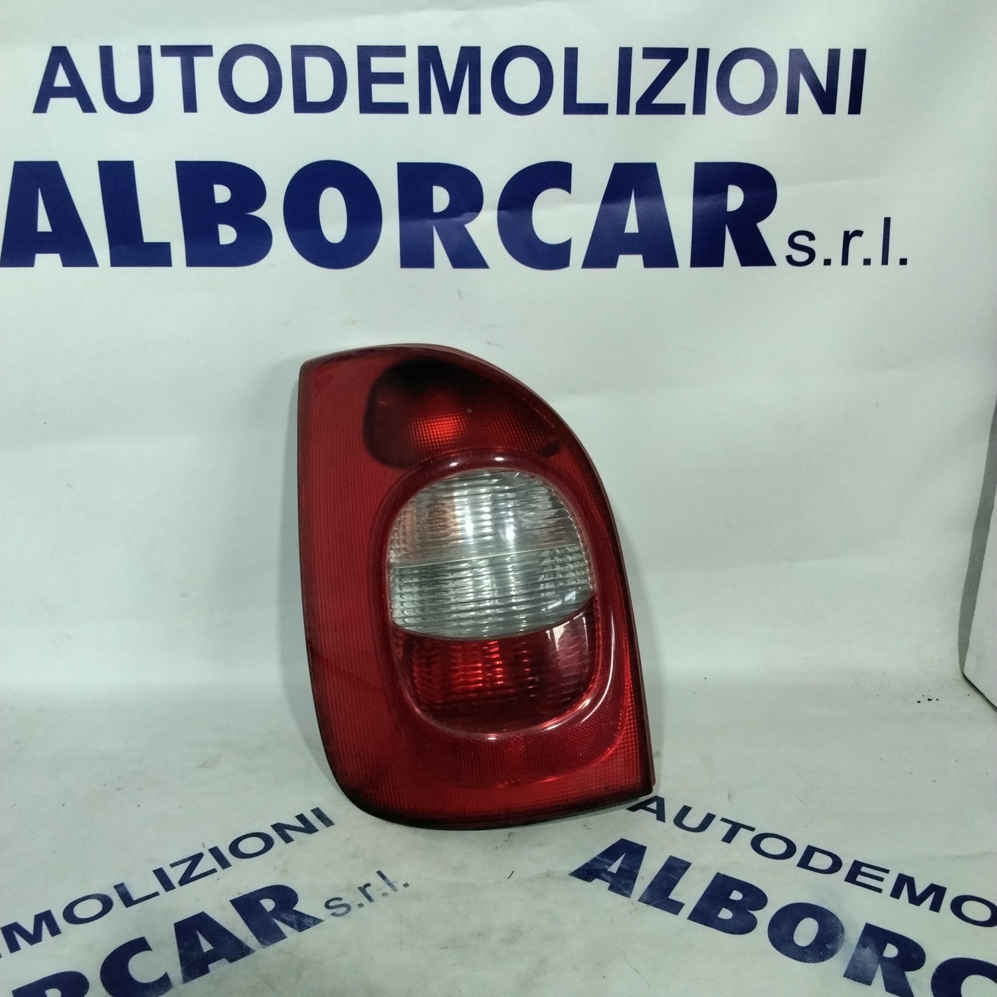 Left stop light Citroen Xsara year 2002 code: 9631564080 (sf9p2)