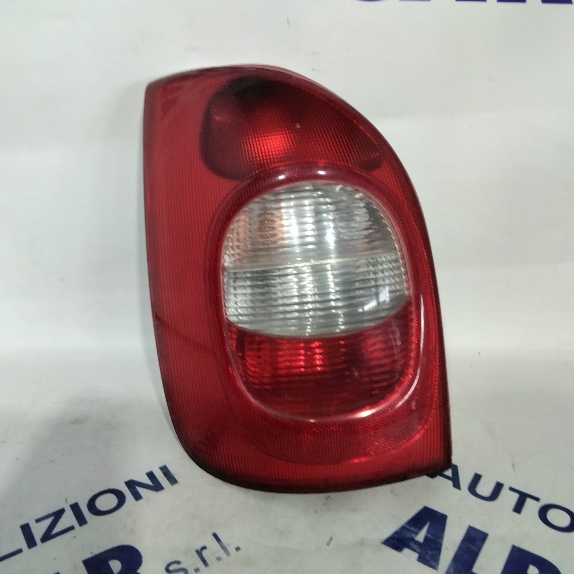 Left stop light Citroen Xsara year 2002 code: 9631564080 (sf9p2)