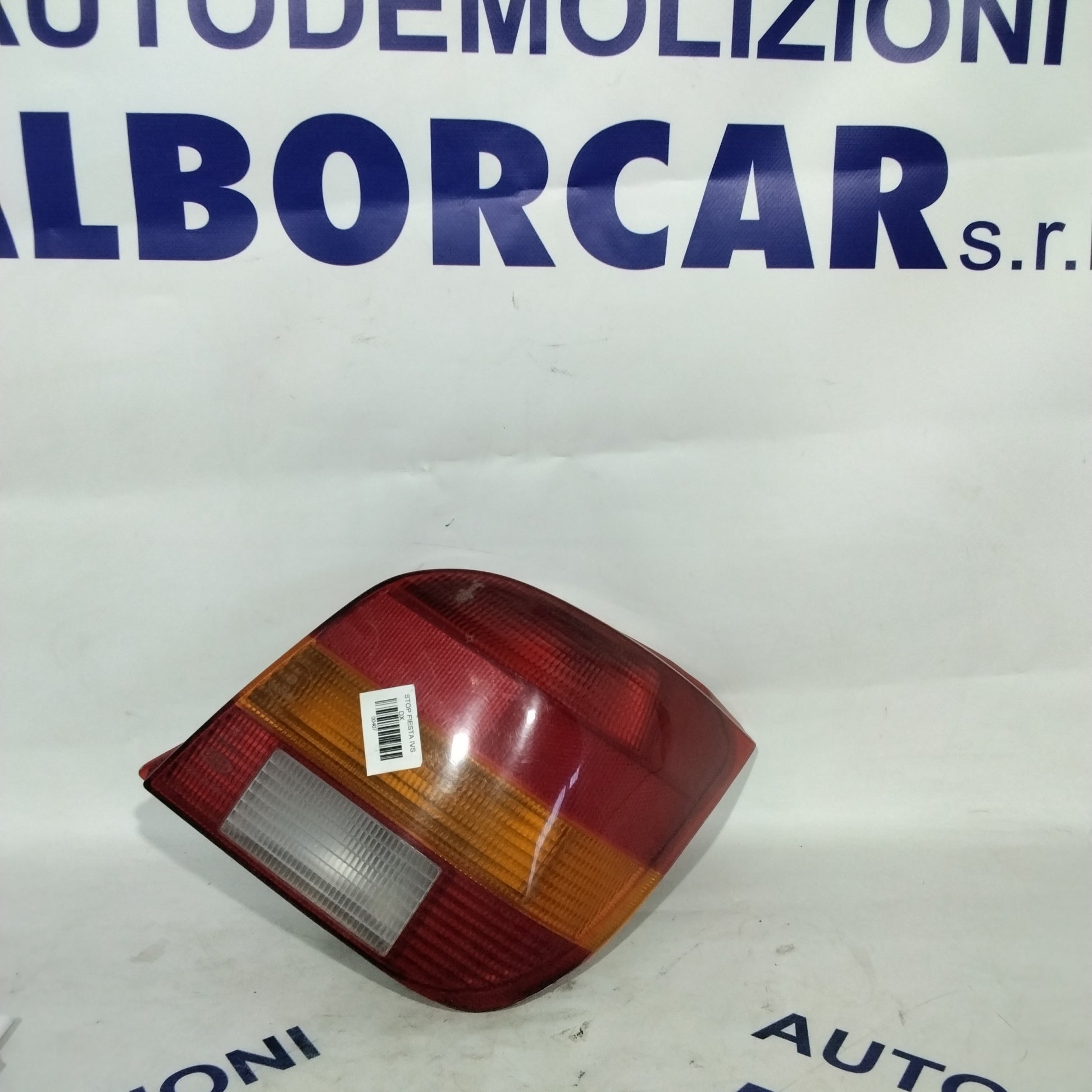 Ford Fiesta right tail light year 1996 code: A2810881 (sf9p2)