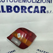 Carica l&#39;immagine nel visualizzatore di Gallery, Fanale stop ford fiesta destro anno 1996 codice:A2810881 (sf9p2)
