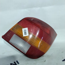 Carica l&#39;immagine nel visualizzatore di Gallery, Fanale stop ford fiesta destro anno 1996 codice:A2810881 (sf9p2)
