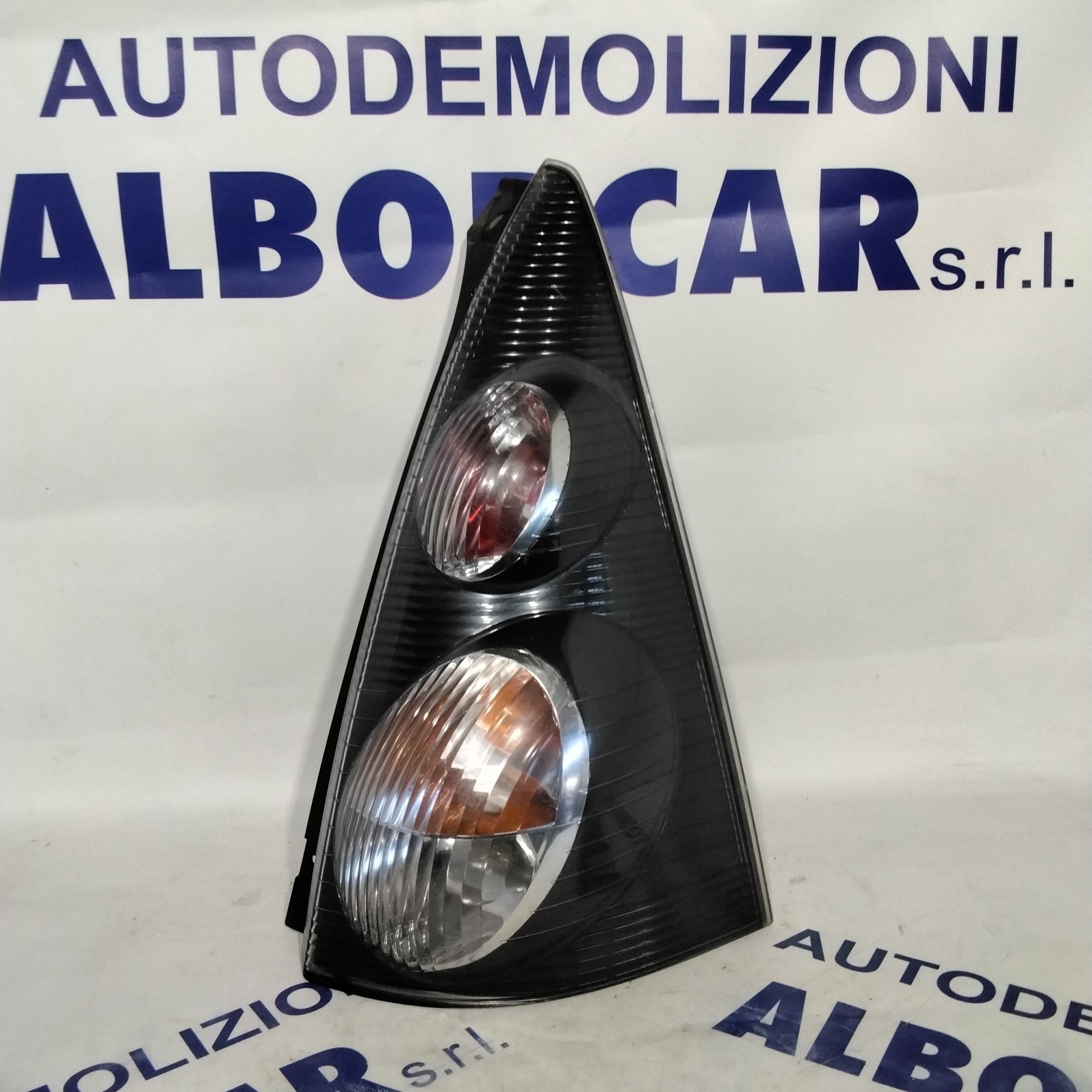 Citroen C1 right tail light year 2004