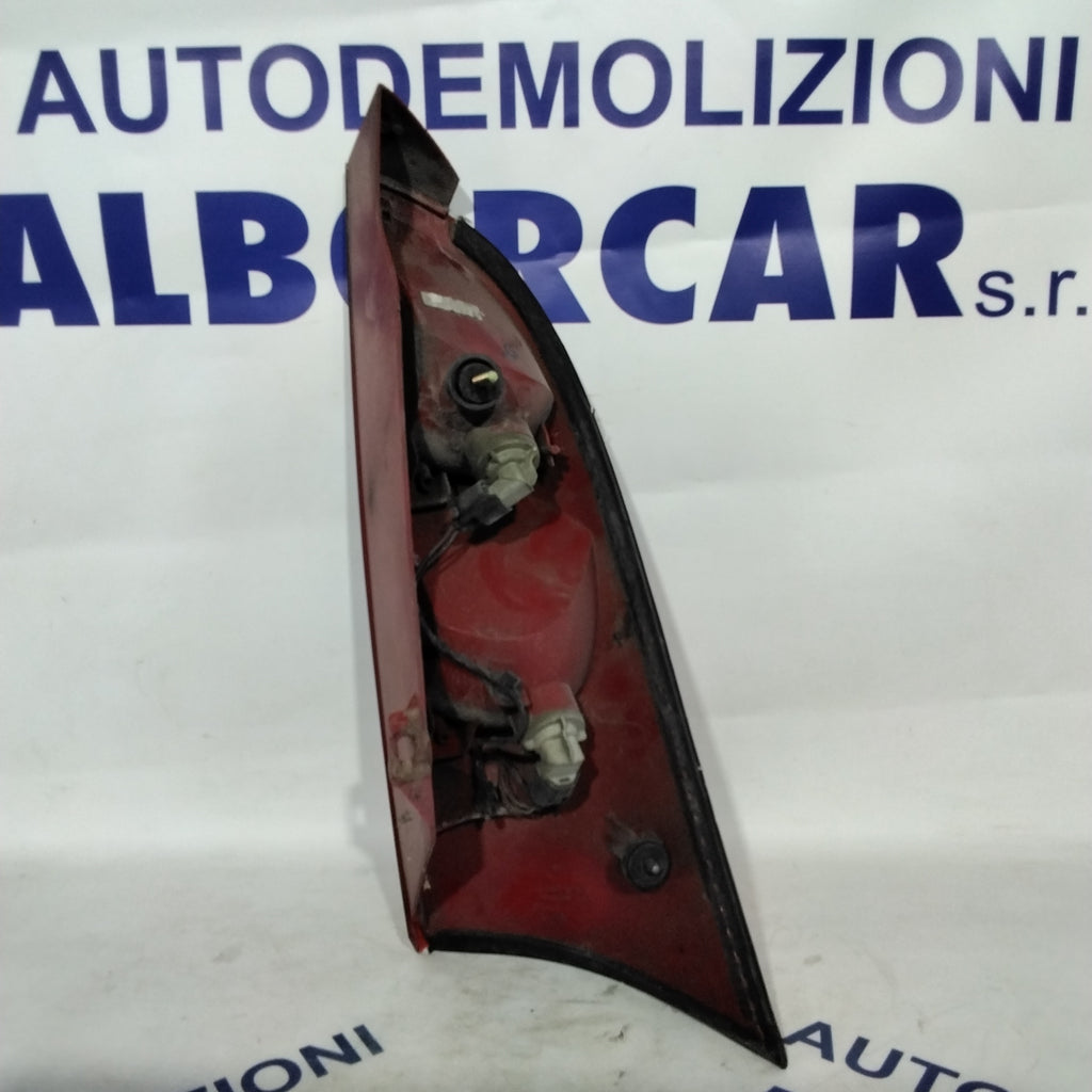Ford Focus right stop light year 2001 code: 1M5113404 (sf9p1)