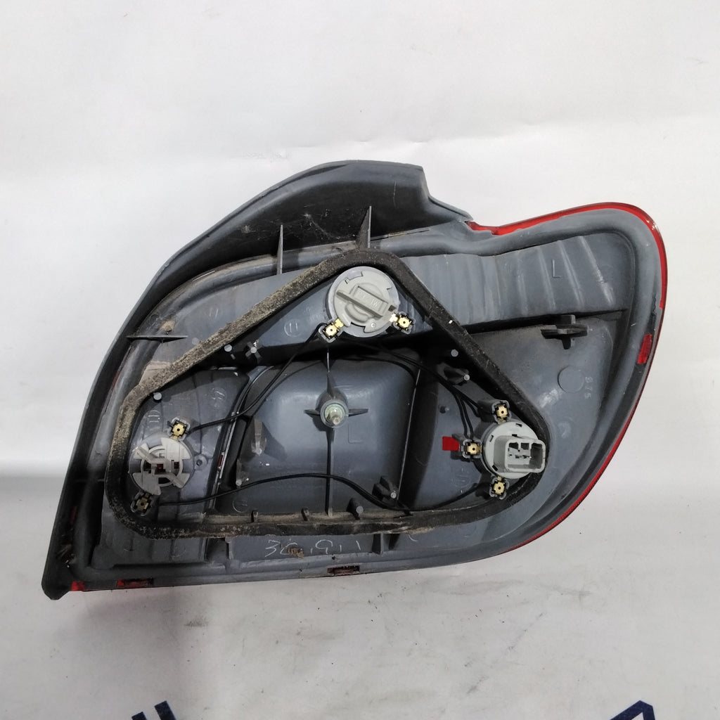 Toyota Yaris rear left stop light year 2002 code: 5308701L (sf9p1)